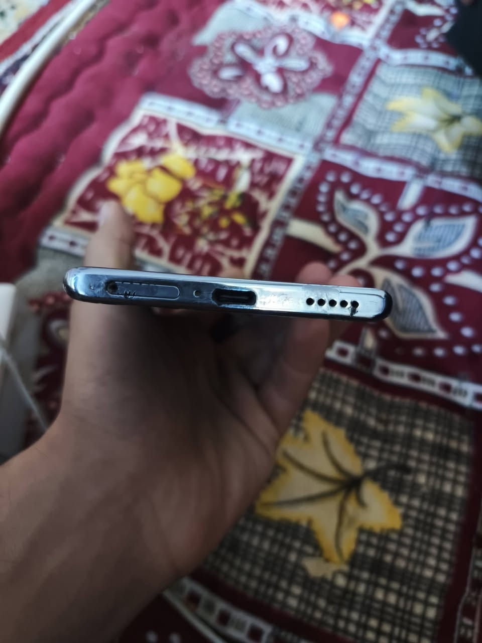 سعر 75
بي مجال 
الجهاز يتبدل شاشه يرجع كلشي طبيعي 
ويرادله ضهر وكامرات الخلفيه يراد تبديل كامره اماميه شغاله واكو مشكله بلشبكه تروح من يتبدله شاشه ام الفريم يطلع سعرها٤٠
مكاني تكريت تواصل ***********
