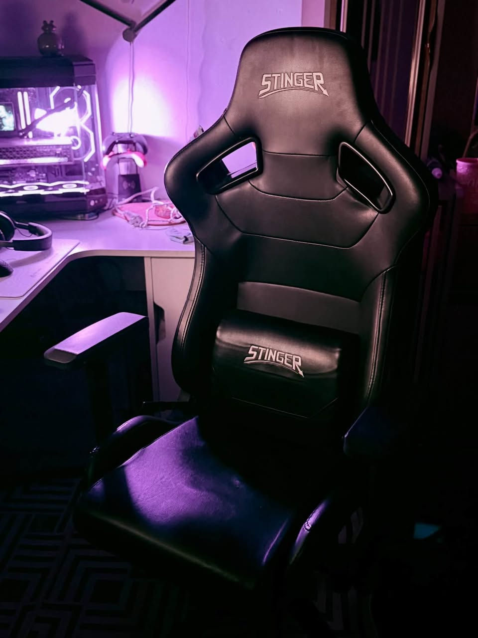 🔥 Gaming Setup كامل للبيع

السلام عليكم، ست أب متكامل بحالة مرتبة جداً، استخدام بسيط ومعظم القطع بالضمان + كامل العلب والملحقات.

🖥️ PC SETUP
• Ryzen 7 7700
• GIGABYTE X870
• Sapphire NITRO+ RX 9070 XT — أعلى نسخة
• 32GB DDR5 6400MHz Manta
• 1TB M.2 NVMe — جديد
• 360mm AIO Liquid Cooler
• RIUX 850W 80+ Gold Full Modular
• XIGMATEK CUBE + ARCTIC ATX RGB
• Custom Fans + AsiaHorse Sleeved Cables

💰 سعر الـPC: 3,150,000 IQD
متوفر تبديل إلى Ryzen 7 7800X3D مع دفع فرق السعر.

🖥️ MONITORS

MSI MAG 271QP QD-OLED X28
27” QD-OLED | 2K | 280Hz | 0.03ms | HDR True Black 400 | HDMI 2.1
استخدام شهر — 750,000 IQD

MSI 27” IPS
2K | 180Hz — 220,000 IQD

🎮 ACCESSORIES
• MTS 3KVA Online UPS — 350,000
• White Glass Mouse Pad — 50,000
• Glorious Model D 2 Wireless — 100,000
• Pulsar V4 Medium — 100,000
• Keychron Wooden Magnetic Mechanical Keyboard — 130,000
• EK75 VIA Mechanical Keyboard
• HyperX Cloud III Wireless — جديد — 130,000
• Xbox Controller — جديد — 100,000 للواحد ×2

🪑 المكتب والكرسي
• كرسي ستنكر — 150,000
• مكتب L تفصيل خاص، 2م × 122سم — 250,000

💻 MINISFORUM AI Mini PC
Ryzen 7 8745HS | Radeon 780M | 16GB DDR5 5600 | 512GB Gen4
استخدام أسبوع تقريباً + كامل الملحقات
💰 600,000 IQD

🎯 DMA كاملة مع جميع الملحقات
💰 400,000 IQD

📍 الموقع: بغداد — حي الجهاد

📞 ***********
📞 ***********

واتساب أو اتصال — غير متواجد على فيسبوك.

نص مكتوب في الصور:
- BUILT FOR PERFORMANCE CUSTOM PC BUILD RYZEN 7 7700 8 Cores / 16 Threads RX 9070 XT Sapphire NITRO+ أعلى نسخة 32GB DDR5 6400MHz 1TB NVMe جديد وغير مستخدم READY FOR GAMING & CREATIVE Custom PC CPU AMD Ryzen 7 7700 8 Cores / 16 Threads Motherboard GIGABYTE X870 GPU Sapphire NITRO+ Radeon RX 9070 XT أعلى نسخة RAM 32GB DDR5 6400MHz Manta SSD 1TB M.2 NVMe جديد وغير مستخدم CPU Cooler 360mm AIO Liquid Cooler PSU RIUX 850W 80+ Gold Full Modular Case XIGMATEK CUBE ARCTIC ATX RGB Custom Fans مرتبة AsiaHorse Cable Management / Sleeved Cables PREMIUM BUILD QUALITY OPTIMIZED AIRFLOW CLEAN & ORGANIZED CABLES RGB CUSTOMIZATION STABILITY & LONGEVITY سعر الجهاز فقط: 3,150,000 IQD More than a PC.. It's your setup