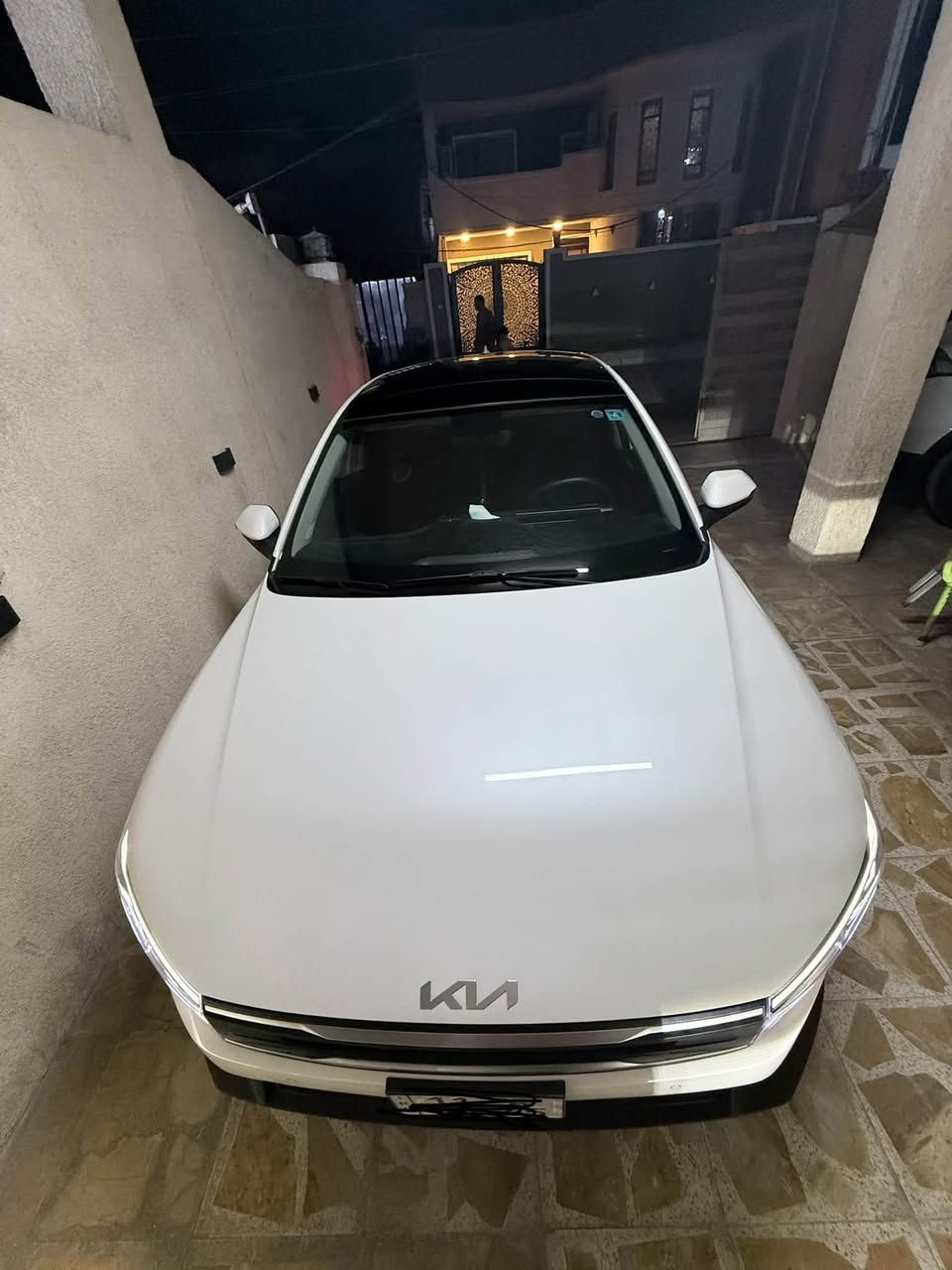 السلام عليكم 
KIA k4 2025 VIP
ضمان وكالة NIM بعدها بلضمان 
4 سنوان او 100,000 كيلو
السيارع ماشيه ٨٠٠٠ وشي قليل قابل للزياده
( استخدام دوام فقط )
مكان السياره ( بغداد / الدورة )
كشنات جلد 
ويل حجم 17
وعليها دوشمه من النواب دوشمه ( هشام ) 
ارضيه جلد
محرك ٢٠٠٠ دوش فول اقتصادي ومتان
رقم بغداد بأسمي تحويل ثاني يوم
لونها ابيض صدفي
داخل زيتوني
كشنات جلد
قطعتين تبريد 
حساسات امامي خلفي
كاميرا خلفية 
كرسي السائق كهرباء
ثلاث وضعيات قياده
تحكمات ستيرن جهتين 
شاشه متصله 
اناره داخليه ( بلادي مو عمل ) 
سبير بعده مطاخ الكاع 
وهواي مواصفات ثانيه 
مكفولة من البارد والضربه والصبغ والبي دي ار وهاي الامور 
السيارع خير من الله مابيها ربع دينار مصرف
للتواصل متواجد فقط على الرقم والواتساب
غير متواجد على الماسنجر 
***********
