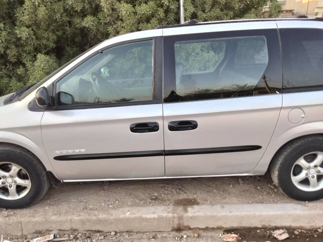 سلام عليكم من رخصة صاحب البيج
سيارة دوج سبعه راكب موديل 2001 مكينه وكير وتبريد تمام باتري جديد بأسمنه شرط التحويل السعر 57 ورقة العنوان بغداد الشعب شارع الجزائر رقم هاتف ***********
