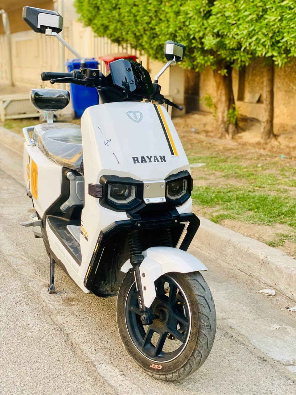 دراجه شحن وحش الكون 2025
6 بطاريات جدد بيهن وصل 
صار 3 اشهر من شادهن 
3 نمر سرعه 
ملف 2000
سرعتها 80 حقيقي 
سعرها 825 
مكاني العلاوي 
رقمي ***********

