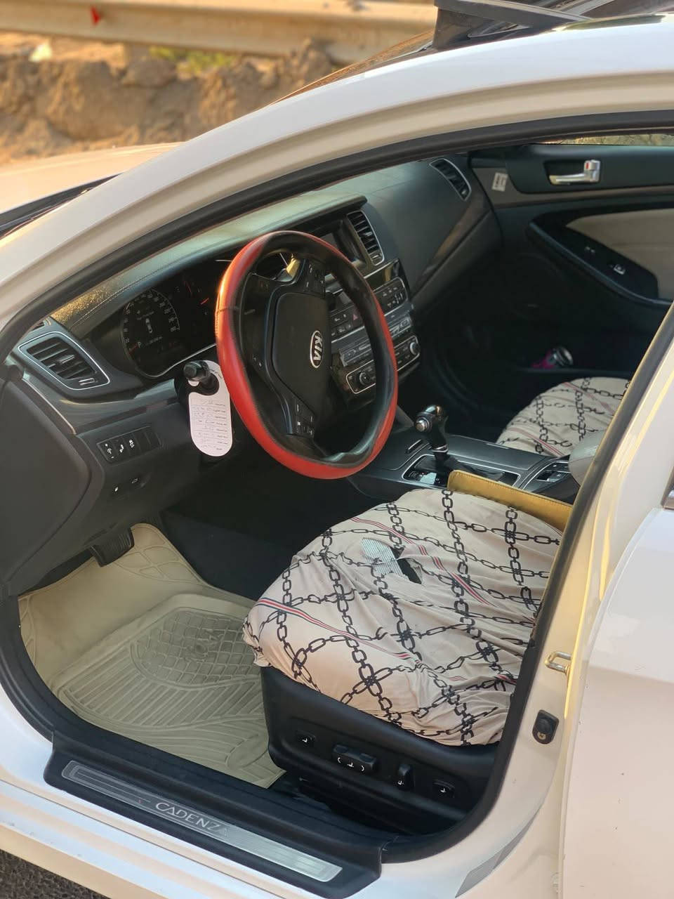 السلام عليكم
للبيع او المراوس KIA CADENZA 
موديل/2014
خليجي
بيه صبغ جاملغ ايمن وهلالات خلفية اربع اصابع
باقي مكفول
السيارة VIP
بصمة 
بانوراما
كشنات جلد ابيض
تدفئه وتبريد بلكشنات
خزن ميموري
سماعات انفنيتي 
اوتو هولد 
سايد بريك بصمة
تدفئه بلكشنات خلفية
زراك لايت 
حساسات أمامية وخلفية 
مري جانبية كهرباء وقلاب عند رجوع للخلف
نضام تحديد مسار
وباقي مواصفات معروفة 
السيارة رقم اربيل تريد تحويل تريد وكالة 
السعر/12,500 وبيه مجال
رقم هاتف /***********
