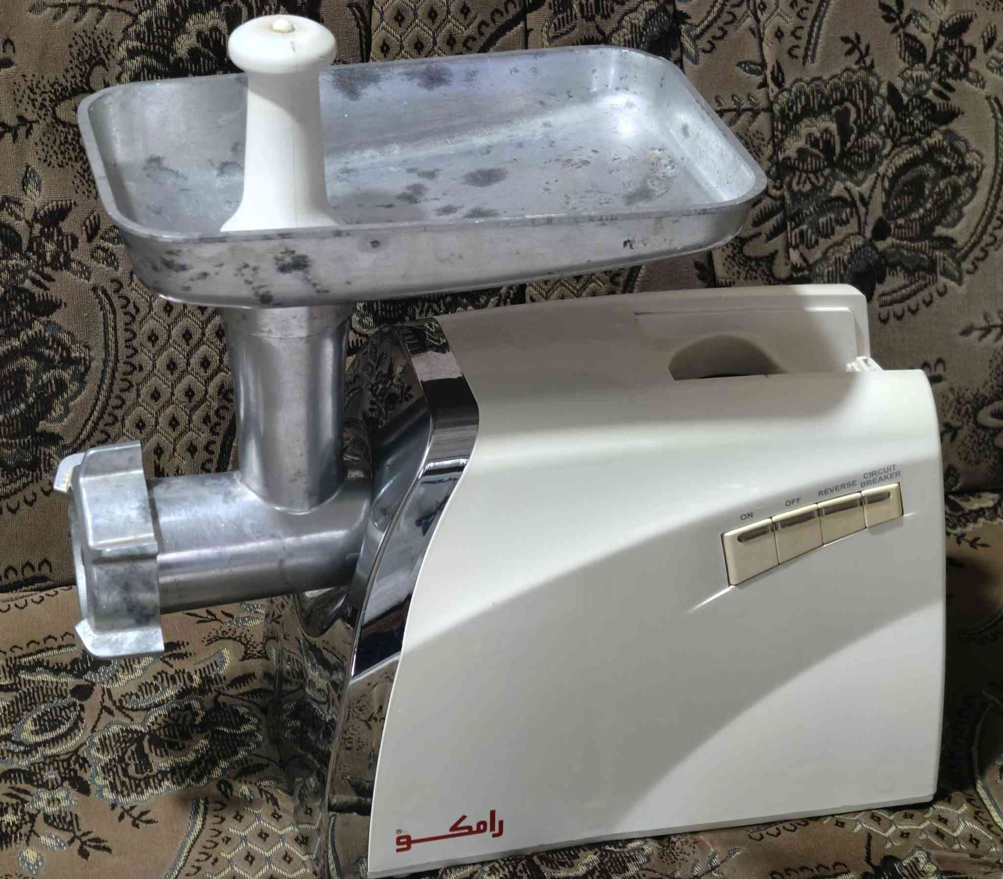 ماكنة ثرم اللحوم نوع رامكو الأصلي مستعمل شي قليل السعر 90 ألف للاستفسار الاتصال على الرقم ***********.
