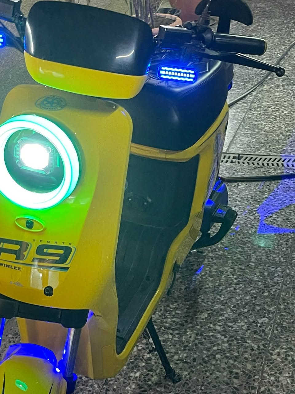 سلام عليكم R9 للبيع دراجه نظيفه كلش صارلها 2اشهر من مشتريها
المواصفات دراجه كلشي مابيه أخت جديده 

1.البطاريات عدد خمسه عليها ختم 2026 و فسفوره ونلي

1. ملف1500 حقيقي سرعة بالعداد تقره 109 هية 75 حقي

3.بيهة امبي ثري بلوتوث

1. تشغيل سويج 2 و بصمه 1 وكارت 2

الدراجه خير من الله سعرها425 وبيه مجال للطيبين مكاني بغداد مدينة الصدر تواصل***********
