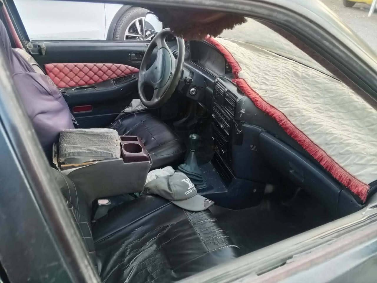 سلام عليكم سفيه 93 محرك مسكر بيه دخان كمله شغاله مابيه اي خياس السعر 20 وبيه مجال ***********
