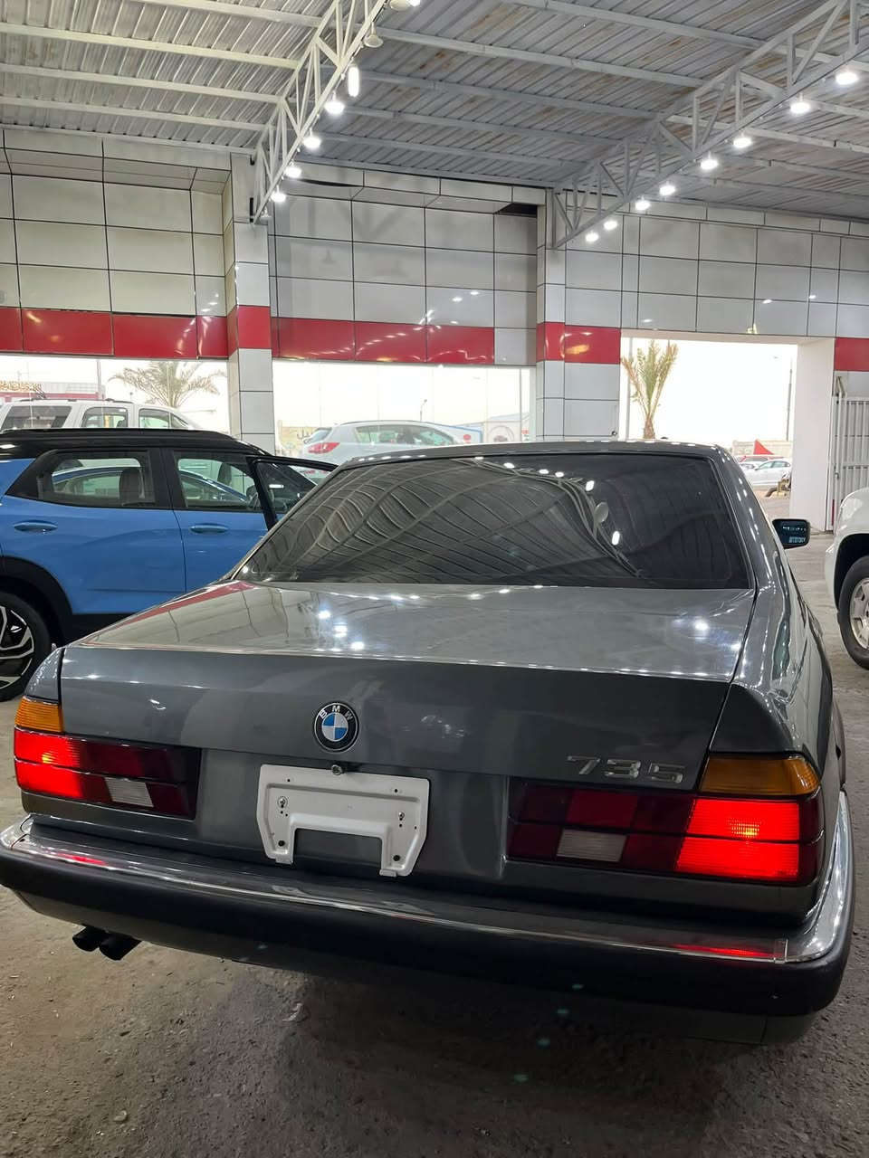 السلام عليكم من رخصت لادمن BMW1990 البيع السيارة صبغ جمالية السيارة جديدة بمعنة الكلمة مكينة كير خير من اللة حدادة من البجم الصندوك جديدة تخم تاير جديد تبريد شغال وشرط ثلج السيارة جاهزة برغي ما بيهة نقص السعر 65 $ تحويل يمتة ما تريد السيارة موجودة بلبصرة التواصل ***********

