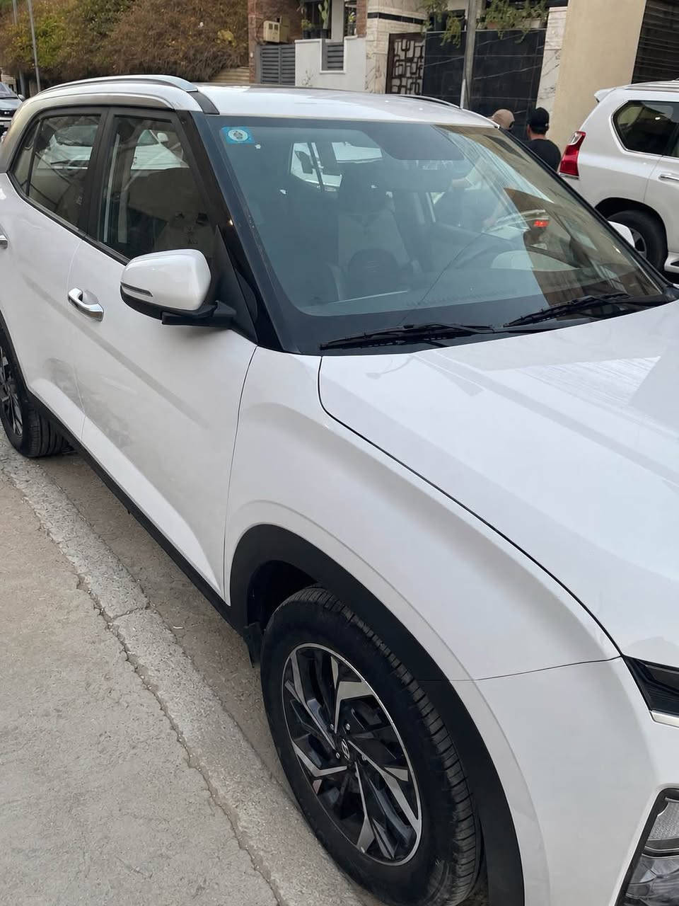 🚘 هيونداي كريتا للبيع

✨ الموديل: 2024
⚙️ المحرك: 1500 دبل نوزل 
📍 الرقم: بابل
🛣️ العداد: ماشية فقط 9,000 كم
🛡️ الكفالة: كفالة عامة
☀️ فتحة بانوراما
🎛️ شفتات تبديل على الستيرن

السيارة نظيفة ومرتبة، موديل حديث ومواصفاتها حلوة، والعداد قليل جداً.
مناسبة للي يدور على كريتا 2024 بحالة مرتبة وكفالة عامة.

للتواصل على الرقم ***********
📍 السيارة موجودة في بغداد 
💵 السعر: 157 ورقة بغداد, العراق
