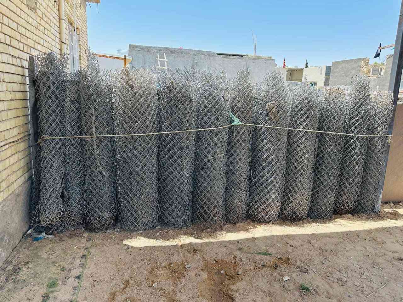 سلام عليكم سيم بيارسي الثقيل القديم الطول 180 متر وأكثر مستخدم نظيف جدا سعر المتر 2500 دينار العنوان كربلاء الشراي يتصل ***********@ ***********
