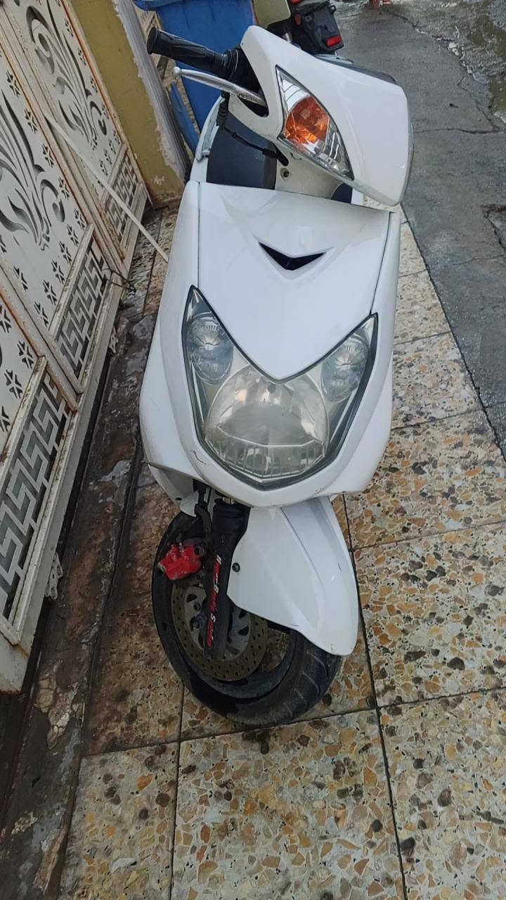 السلام عليكم للبيع دراجه سكنس فحل كابريتر كوري للاستفسار الاتصال على هذا الرقم *********** نطيفه جدا جيبلك فيتر وتعال افحص السعر مليون و200وبيها مجال للطيبين
