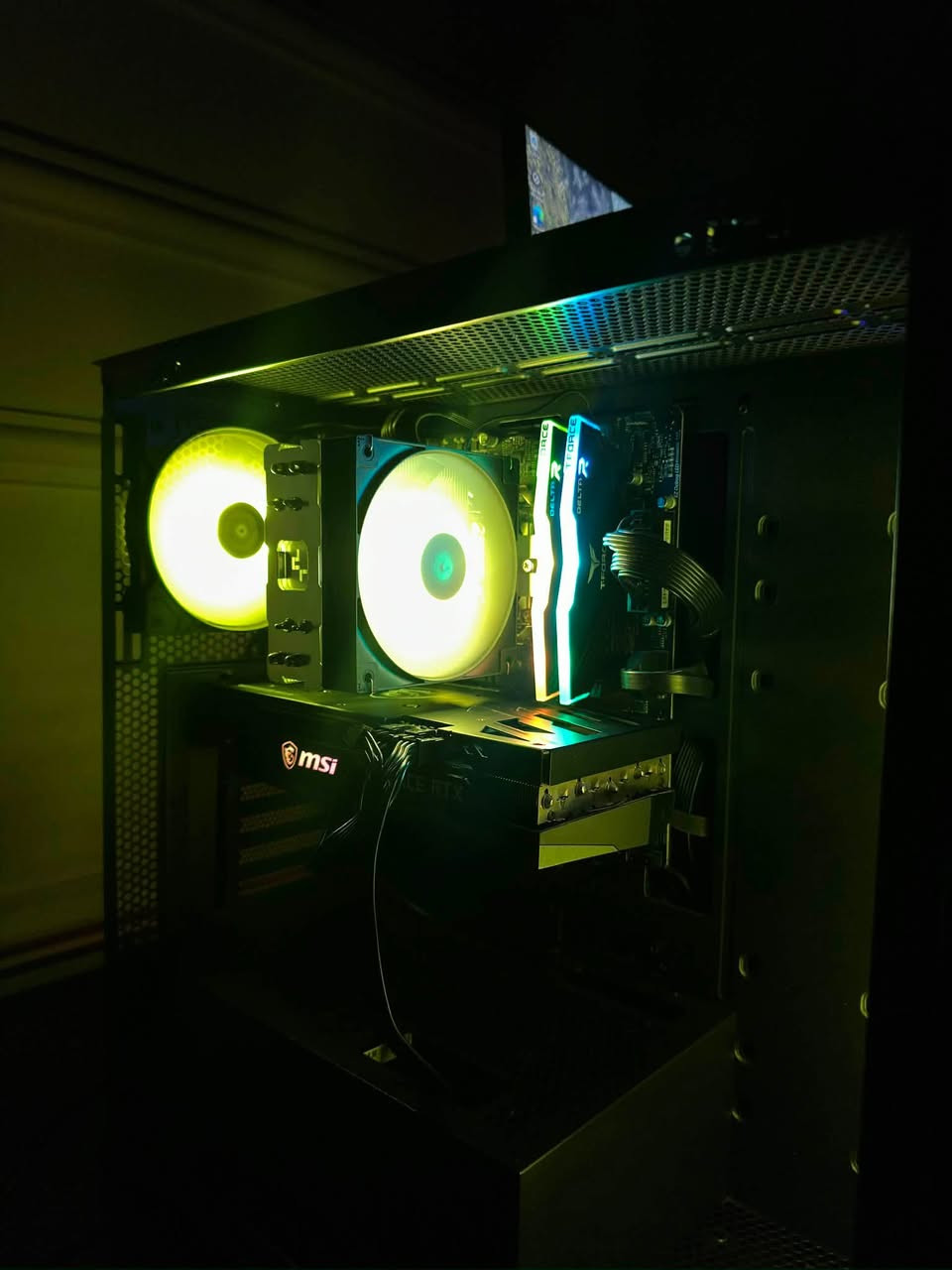 كيس للبيع
المعالج :i5-13400F
كرت الشاشة :RTX 3060TI MSI GAMING X 
الرامات : T FORCE(2x8) 16 g 3600
اللوحة الأم :MSI B760M-P PRO 
الباور : Aerocool 750gold 80
التخزين :  hdd 512g + M.2 512 g
مبرد معالج : Deep Cool AG400
تجميعه نضيفه شرط الفحص كراتينها موجوده تجي تفحص وتاخذ سعر 1200 وبيها مجال بسيط للطيبين ***********
