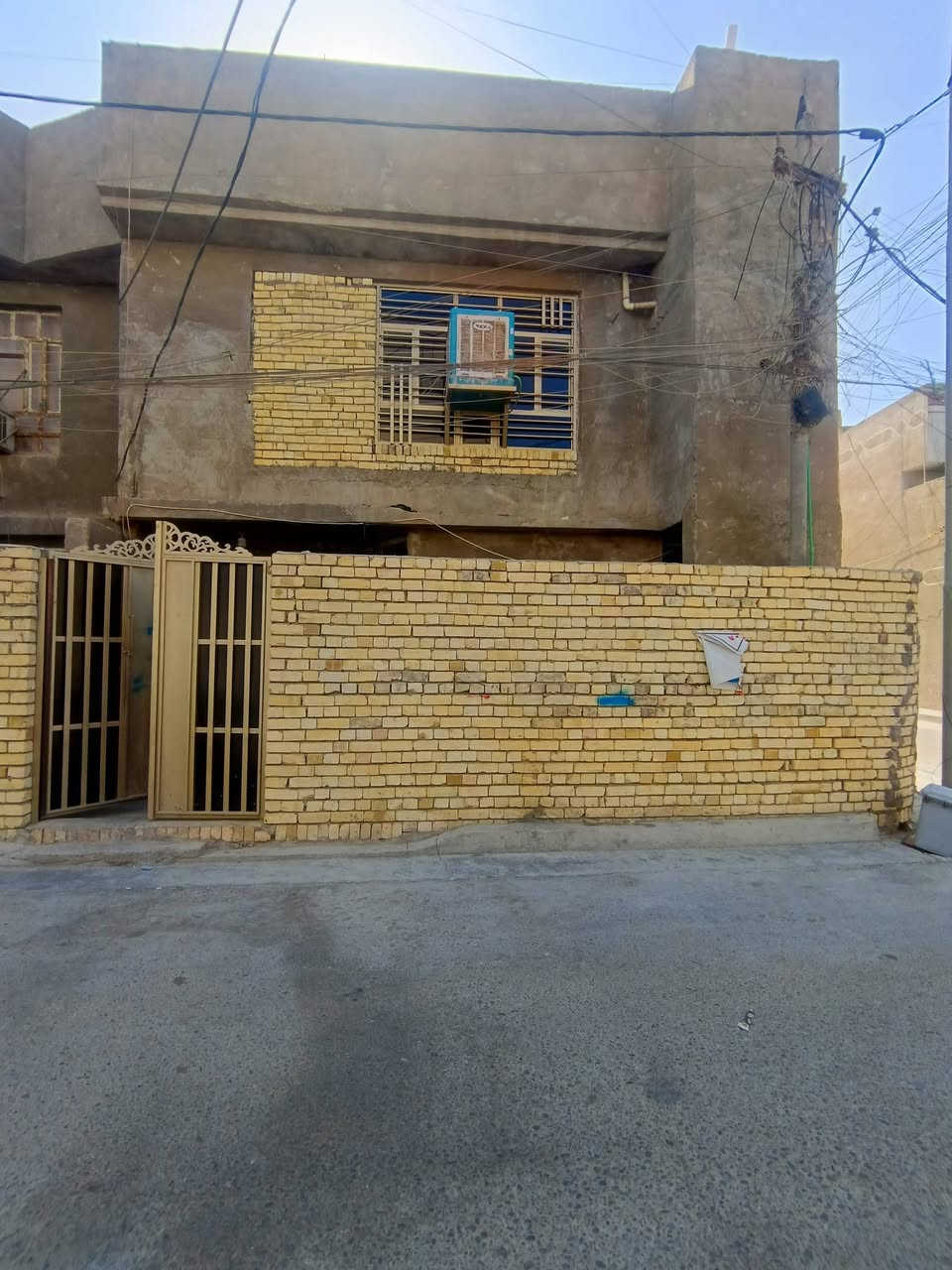 سلام عليكم توفر عندي بيت للبيع 100متر --جبها8--نزال-- 12ونص--- البيت طابقين ركن زراعي سند 25 منطقة كامله كل خدمات مي مجاري كهرباء تبليط سند وكاله موجودات موقع البيت بلديات ضباط خلف الصحفيين قرب مدرسه زين القوس منطقة حي الامير الاستفسار اكثر***********  السعر خاص رد واتساب ماسنجر حسن للعقار
