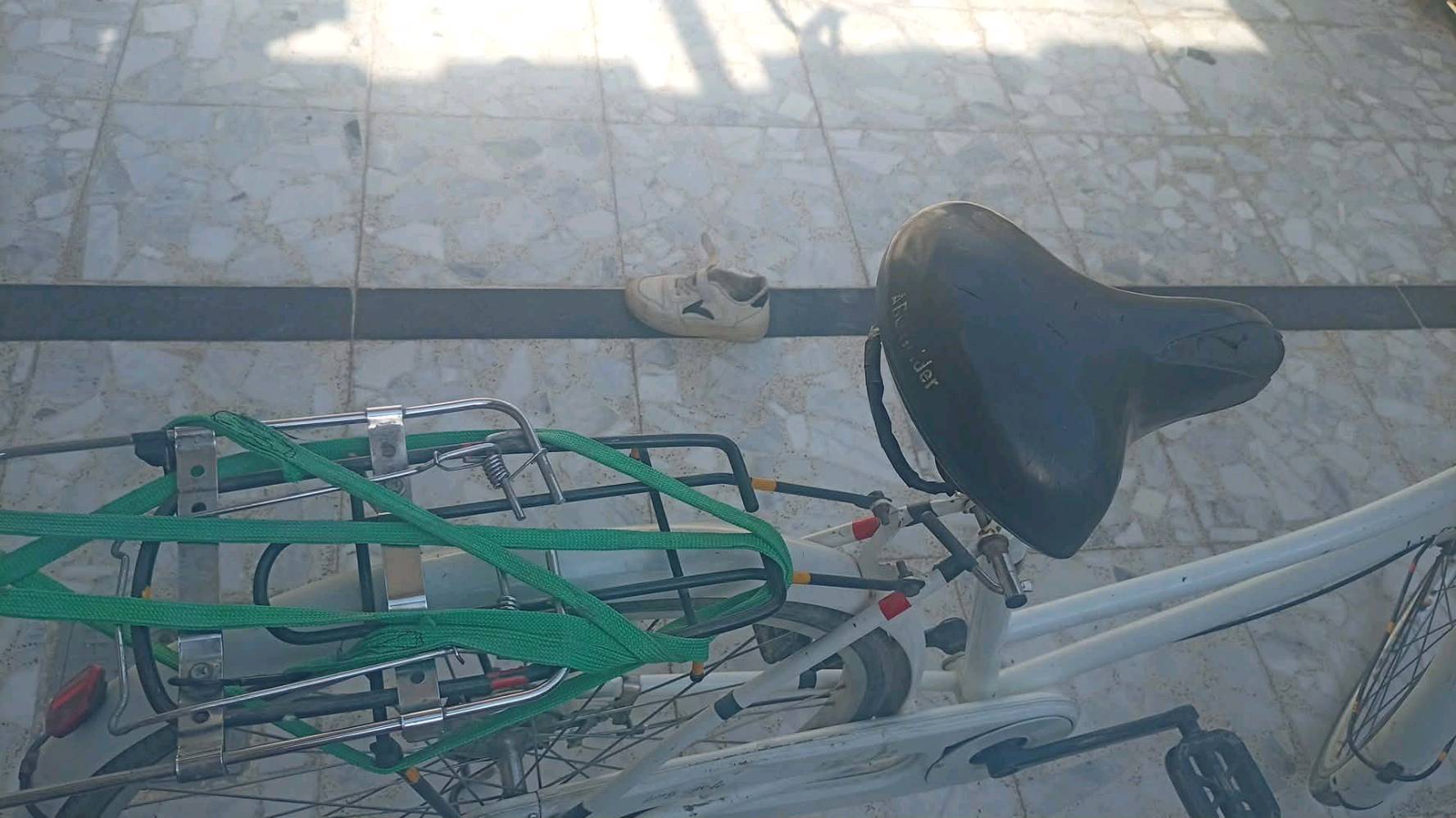 بايسكل للبيع
بناتي حجم 26
لون ابيض ممصبوغ
خدوش بالصينيه واسفل السكان 
نقوصات فقط تاير
كشن ثابت لازم تنظف بوري
مراوس اقبل
السعر 65الف ثابت وبي مجال لليشتري حصرا