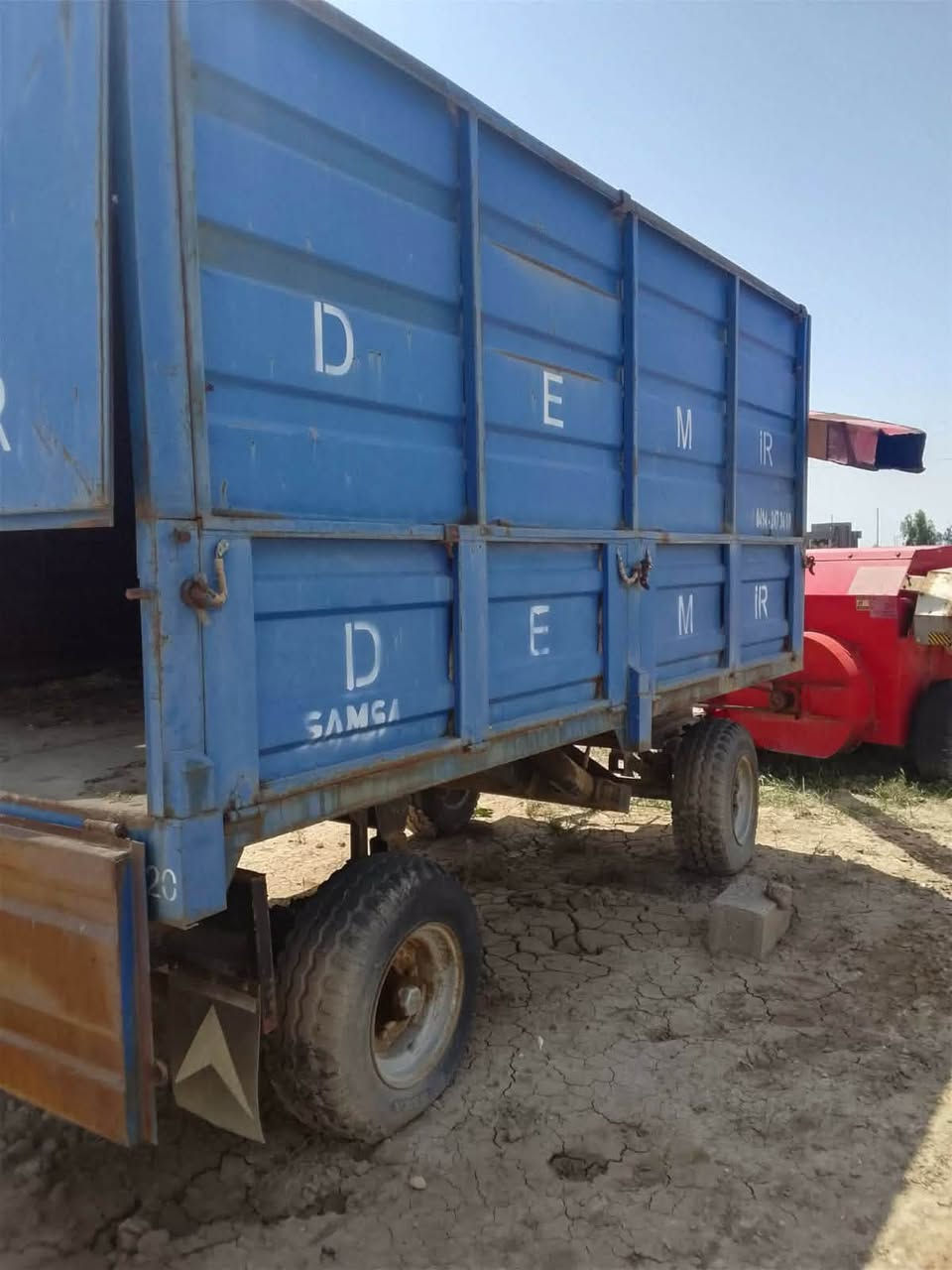 سلام عليكم
معدات للبيع دسك حجم 24 صاج نضيف 
فدان حجم 14 نضيف شوفت العين كدامك 
معمل جاهز لشغل حجم 11 موديل 2020 المكان واسط الزبيديه
للتواصل الاتصال ‭***********‬
