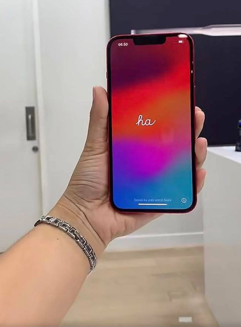 للبيع: آيفون 13 عالي النظافة 📱✨
​الذاكرة: 128GB
​البطارية: 80% 
​الوضع العام: جهاز ع البلاد 100%، ما مفتوح ولا مبدل بيه أي شي 
​السعر: 450 ألف دينار (وبي مجال بسيط للشراي).
​📍العنوان كوفه حي ميسان
للاستفسار ‏‪***********‬‏
