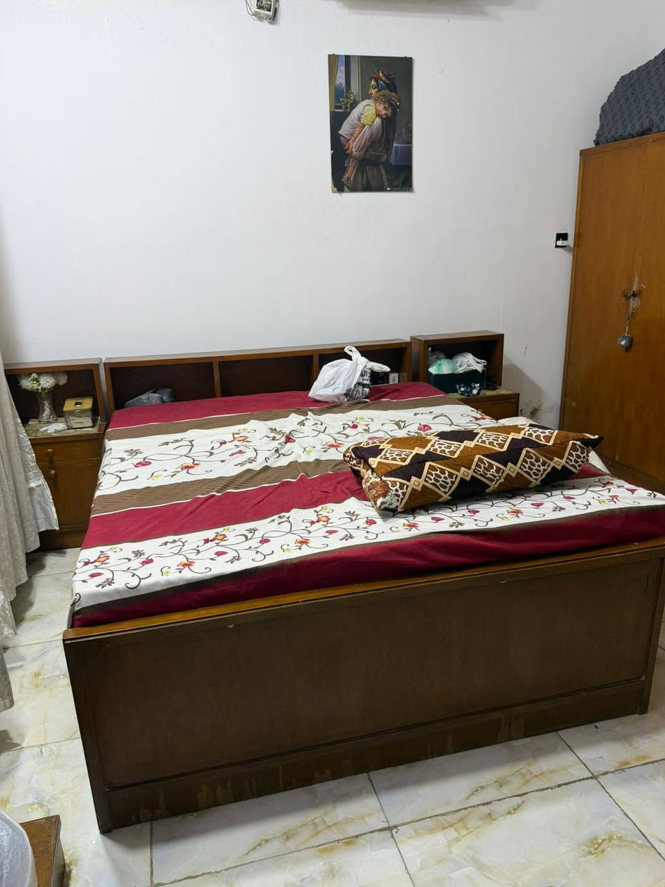 غرفه اخشاب صاج نظيفه وثقيله الكنتور ست ابواب السعر ٤٢٥ الف بغداد الحسينية بالبدايه للإستفسار***********
