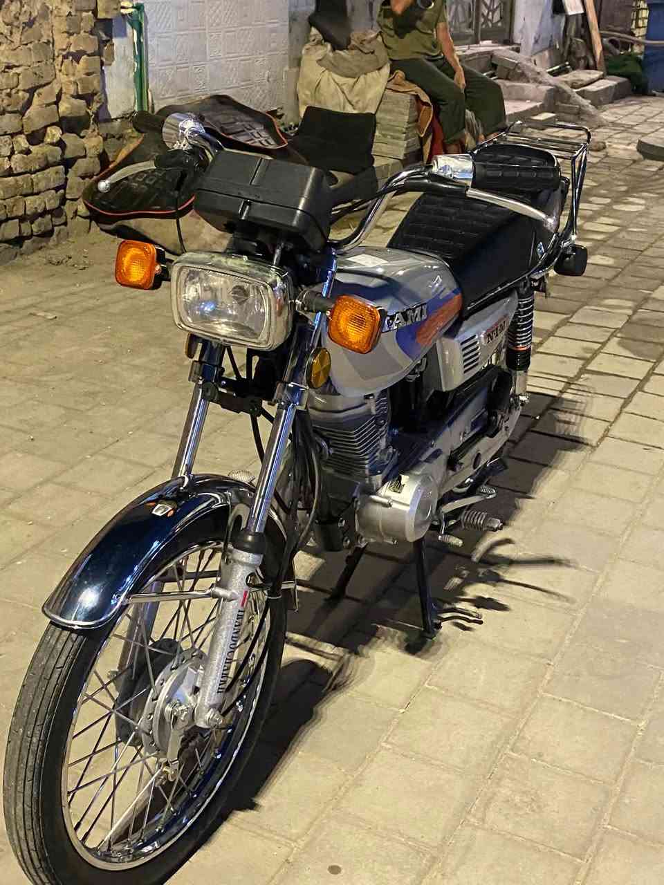 سلام عليكم عندي هاي دراجه أربعه كير دراجه بعدهه جديده موديل ٢٠٢٦  ترايهه وين متريد مكاني بغداد مدينه صدر ***********
