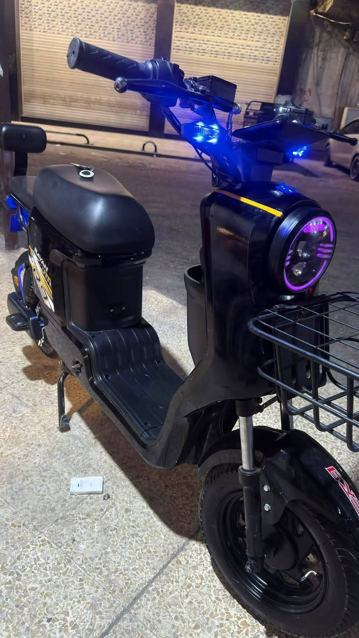 الي اجا اليوم للسوك ومالكا ماطور نظيف يمي 

🔥🏍️ ريان R9 الوحش وصلت! 🏍️🔥
دراجة تخبل… والفرحة بيها غير! 😍

إذا ابنك جنح عليك وكلك: بابا أريد دراجة 😂❤️
هاي الدراجة تسوى الفرحة، ومو بس للأطفال… ترهم لجميع الأعمار 👌🔥

💥 والمواصفات؟ اتخبل:
🔋 بطاريات الريان السود الأصلية — شرط 5 بطاريات
⚡ ماطور قوي وأداؤه ممتاز
🛞 تواير جديدة
🛑 دسكات كاملة
🔌 شاحنة مرتبة وجاهزة
🔋 الشحنة تمشي تقريباً 50 كيلو
😎 قيادتها ممتعة وسلسة وتخليك تستمتع بكل مشوار

👨‍🔧 وتريدها للشغل؟ خير من الله!
تنفع للشغل والمشاوير اليومية، وترهم للشباب والأطفال وجميع الأعمار.

🔧 وبكل أمانة:
الدراجة بيها كسر بالدرع الكدام، تم تبديله بواحد أصلي وتركيب ستيكر ورجعت بشكلها الأصلي للشركة 👌

💰 السعر: 500 ألف فقط
🤝 وبيها مجال للطيبين

🔥 وللعلم: سعر الحديده وحدها 650 ألف! 🔥

📍 المكان: الموصل

📞 للتواصل:

***********

❤️ للولد؟ تفرحه. للشباب؟ تخبل. للشغل؟ خير من الله.
🔥 ريان R9… تركبها وتستمتع!
