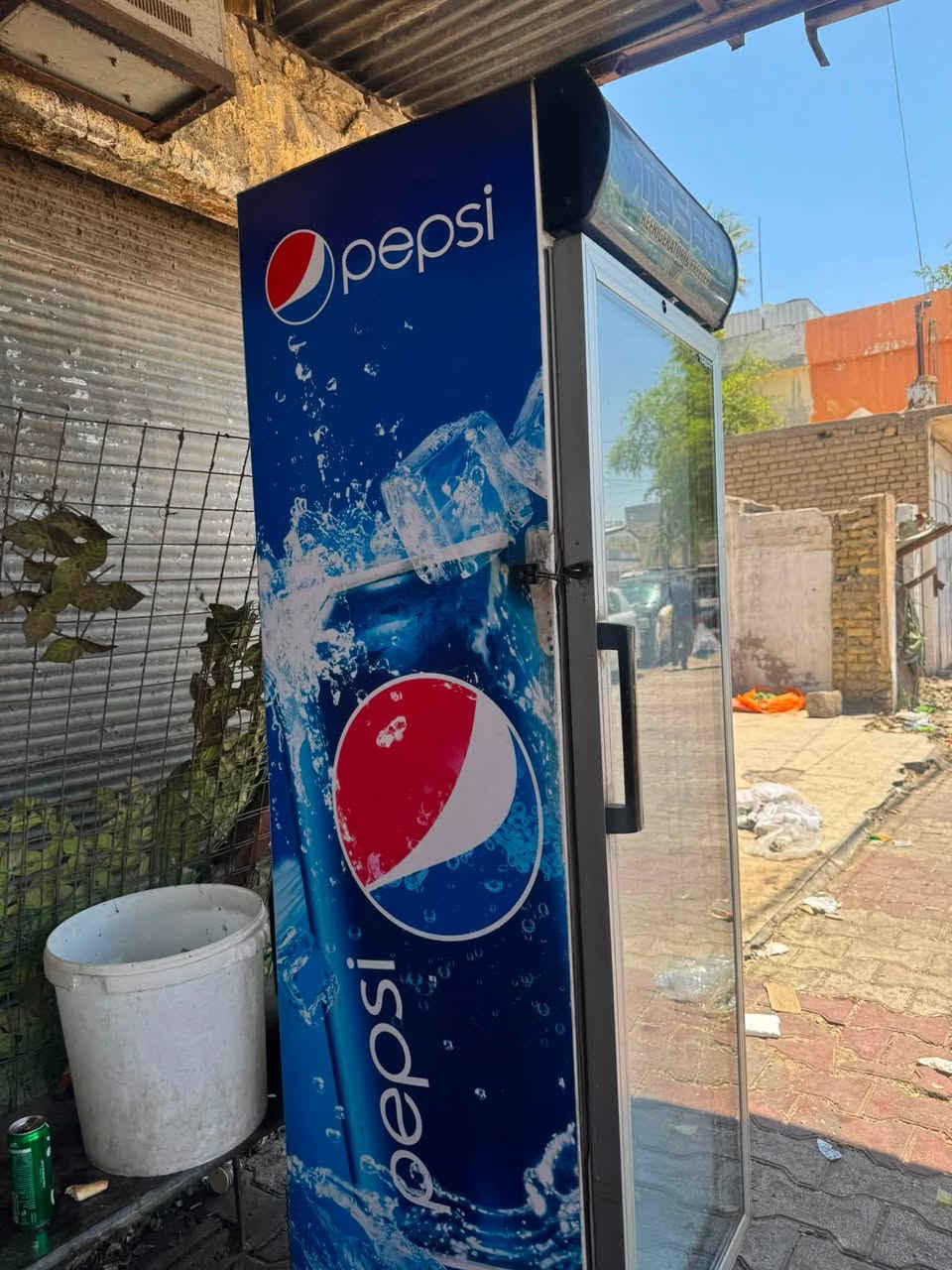 السلام عليكم
براد مستعمل شي قليل بلادي ممصلح 
السعر 250 الف  

عنوان المقدادية
***********
