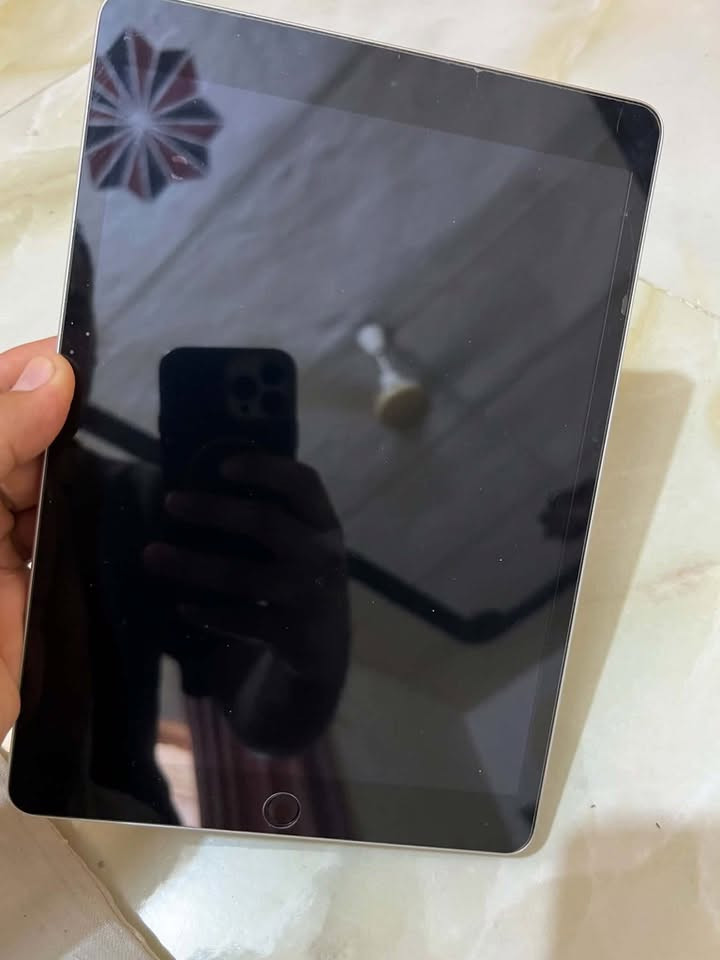ايباد 9 للبيع جهاز نضيف جداً ، استخدام بيت
مع ملحقاته 
للاستفسار : ***********
