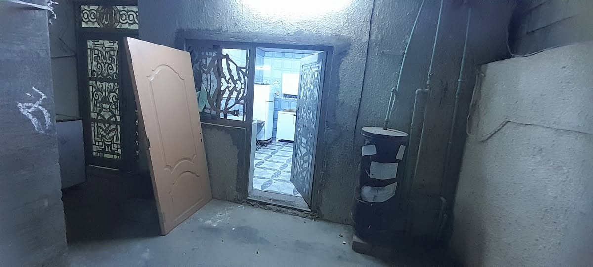 بيت معه مشتمل سند طابو 
موقع البيت شارع مندي وتنور كامل مكمل السعر ١٣٥ وبي مجال قليل اتصل وتدلل ***********
