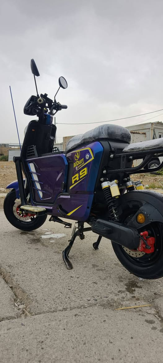 ار ٩ • بطاريات ٣٢ أمبير • موصل الايمن