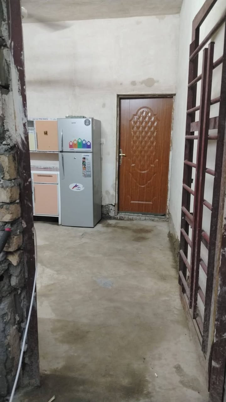 🏠 دار للبيع في الحمزة الغربي – حي عدنان
📐 المساحة: 100 متر
📜 طابو زراعي

🏡 الدار تحتوي على:

- غرفة
- مطبخ
- هول صغير
- حمام
- صحيات خارجية
- طارمة
- كراج سيارة بمساحة 10 أمتار
- ترك 3 أمتار

🔨 يحتاج العمل إلى صب أرضية الطارمة وبعض أعمال البياض.

💰 السعر: 28 مليون وقابل للتفاوض

📍 العنوان: الحمزة الغربي – حي عدنان

📞 للاستفسار والاتصال: ***********
