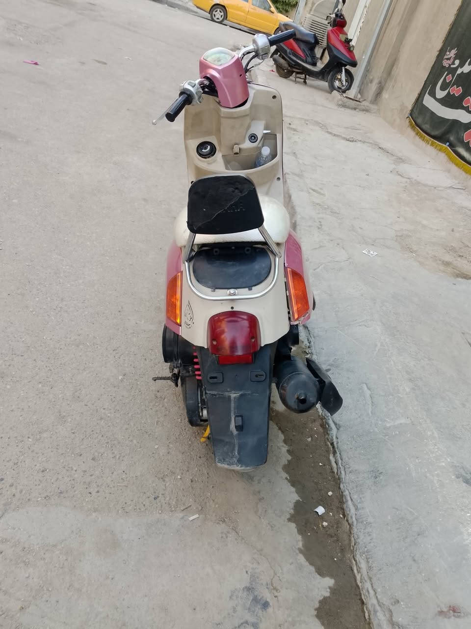 سلام عليكم بوليس للبيع الدراجه بيهه تبخير وهاي نضافتهه كدام عينك وابيع كوم حديد بس اكفلهه من الحلال والحرام والسعر 300 قفل ومكاني مدينه الصدر ***********
