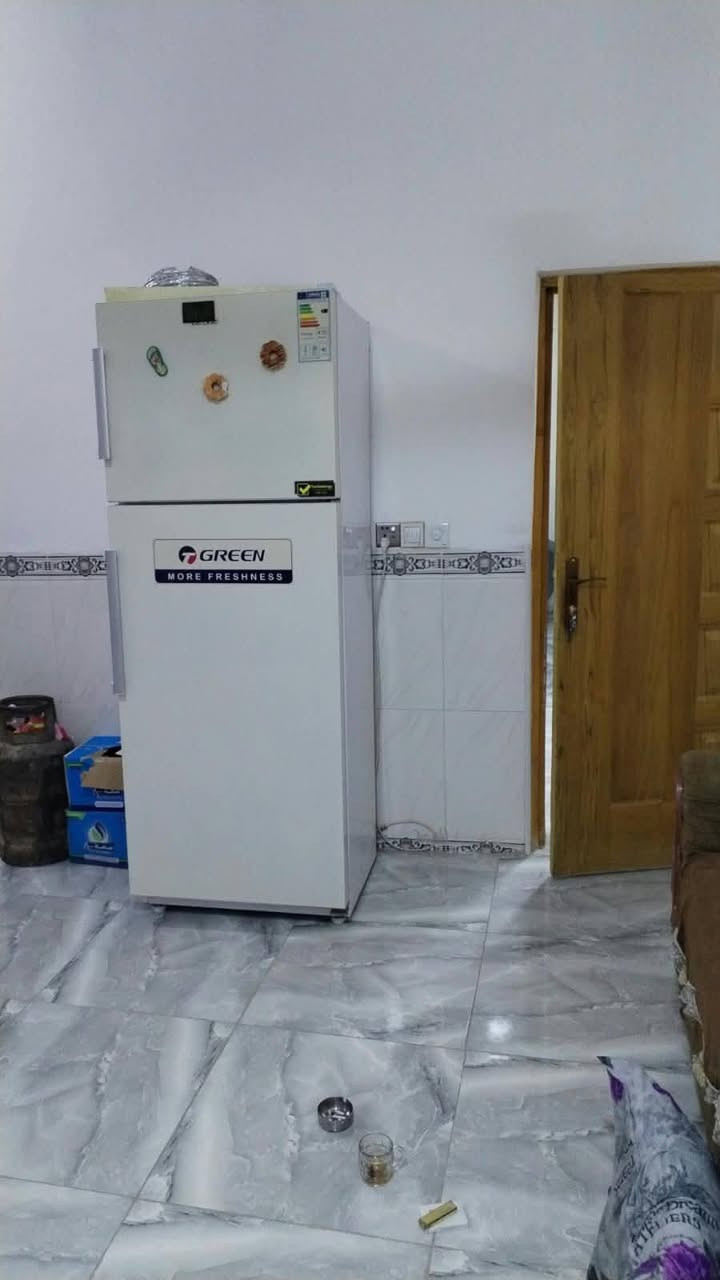 بيت مساحه 100 متر بناء حديث سنت 26 طابوك عرض الشارع 8 متر وسط حي سكني كبير تتوفر كل خدمات حله سيف سعد شارع الغسل يبعد عن الشارع العام 140 متر علا شارعين تحب تنزل مع شارع 30 وتنزل عليه طابو زراعي سند 25 باسم صاحبت السند السند السعر 38اتصال ***********
