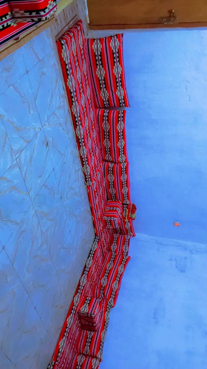 سلام عليكم 
بيت للبيع لكوت حي لحكيم 
بشارع سكلت الوادي
مساحته 240م
طابوق بس السقف عكادة
غرفتين نوم وصاله ومطبخ وستقبال وكراج وحديقه وحمامات اثنين وترك سعره 70وبي مجال
اذى مراوس بلجه القابله بس مساحه اكبر ينطي فرق او بي نقص وينطي فرق
