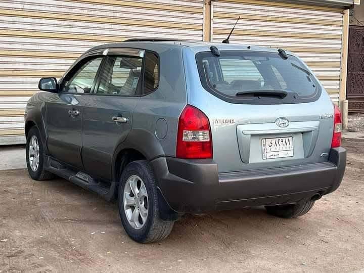 سلام عليكم من رخصت مدير الكروب توسان موديل 2009 خليجي داخل بيجي فتحه سقف رقم بغداد بسمي بيها جراد بل بنيد وشويه قمارة بدون حادث بيها تلحيضات بخشم جاملق المامي  العنوان بغداد مدينه صدر سعرها شداة وخمس ورقات رقم ***********
