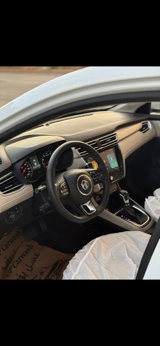 Mg 5   
2025 
Standart plas 
26000 km 
هیچی پێوە نیە 
***********
