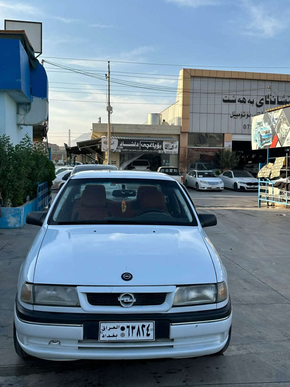 أوبل فيكترا • ١٩٩١ • قرب القورنة