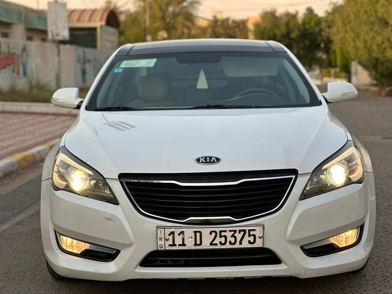 السلام عليكم ورحمه الله وبركاته.                              كادنزا خليجي فول مواصفات.  للبيع فقط نقدا.                                         6/سلندر 3500.       فتحه سقف    بانوراما.   كشنات جلد. كشنات كهرباء جهتين.  برده خلفيه. حساسات  كامره.    شاشه ايباد    مرايات شفط.    ليد داخلي.  اشاره ترحيب    تبريد قطعتين. وبعد بيها هواي مواصفات يعني معروفه مواصفات الفول مكفولة  كير مكينة صدر تخم تاير كله جديد مابيها اي نقص رقم بغداد الإنكليزي الجديد بسمي سنويه 32.  العنوان بغداد الإتصال على الرقم ***********
