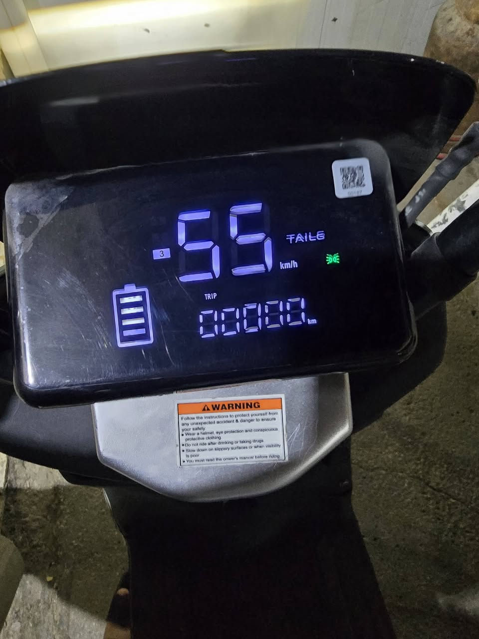 تاليج f39
ملف 1200
دبل اشارة/ ضوة عالي ناصي
6 باتريات جرافين
تقطع 55 كيلو بشحنه وحده
3 سرعات بسرعه توصل 60 كيلو بالساعة
بيهة ضمان 10اشهر بعد على الملف والعقل والبطاريات 
استخدام قليل شهرين بس 
ضربه خفيفه مصلحه بالماشه
سعر 725.000
 استفسار ***********

