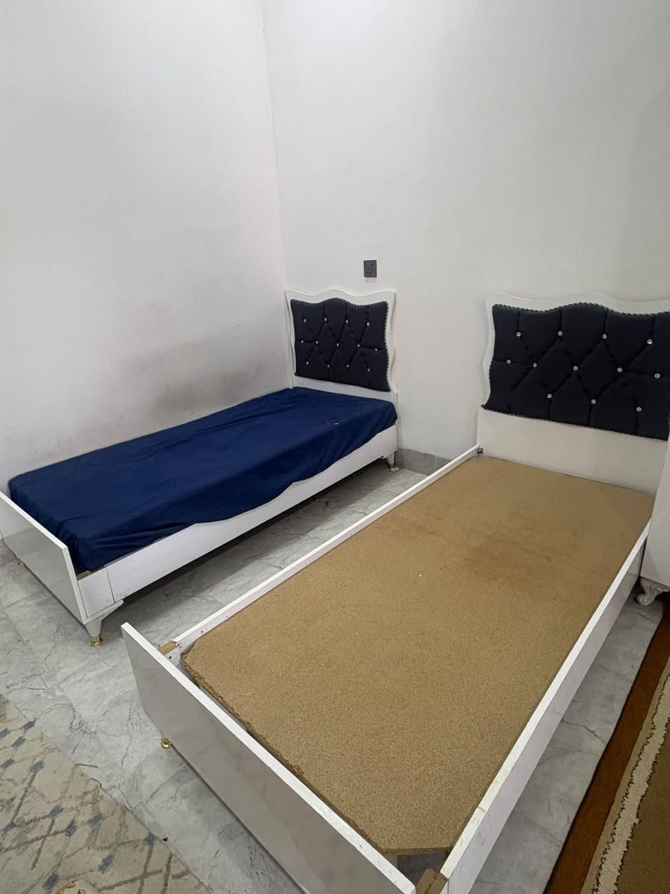جربايه عدد ٢ خشب mdf 
مستعمل اخو الجديد 
للبيع وبسعر مناسب 👌🏻
بدون دوشك 
اتصال بهذه رقم ***********
