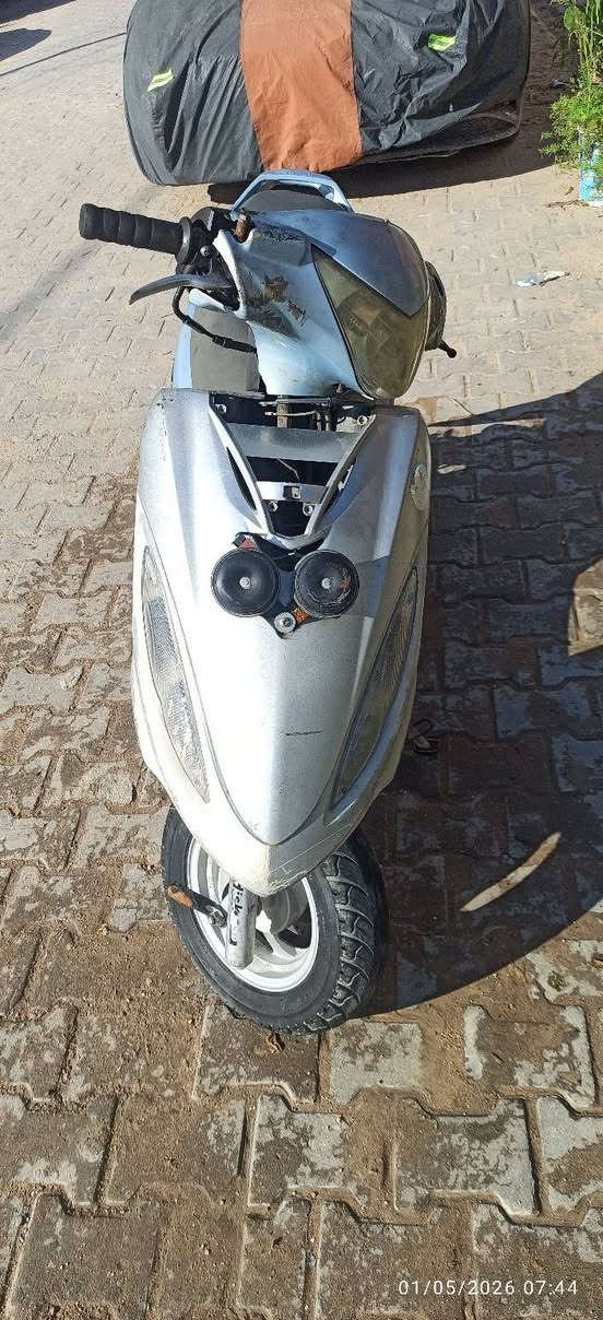 سلام عليكم
دراجة كامكو مامفتوحة السعر(350 قفل) مستعجل
النضافة مثل شوفت عينك نگرة سلف كهربائيات هورن كلها كاملة. بس الهندر سايف تجي تفحص وتاخذ وبيك خير وتدلل.
العنوان: النجف /الكوفة/حي السفير 
الرقم: ***********
