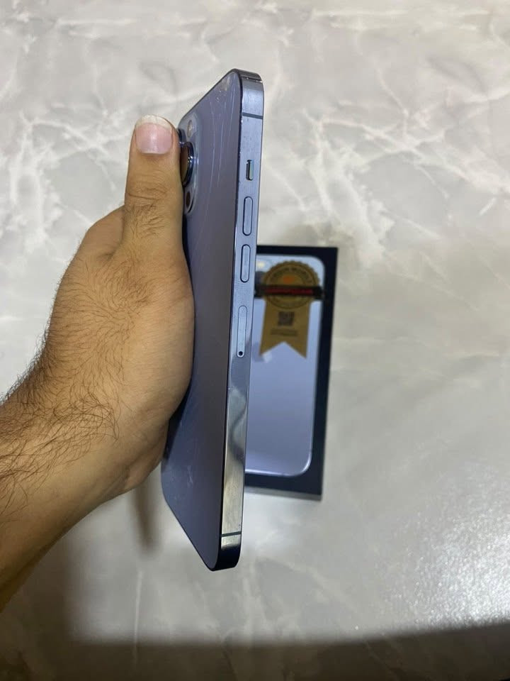 للبيع ايفون 13 برو ماكس عربي شرق اوسط ذاكره 256 بطاريته 77 الجهاز بعده على وضع الشركه لا مفتوح ولا مستبدل اي قطعه استخدام بيت مع كامل ملحقات الوكاله وياه سعره 650 الف وبي مجال بسيط للشراي *********** الشراي يتواصل واتساب
