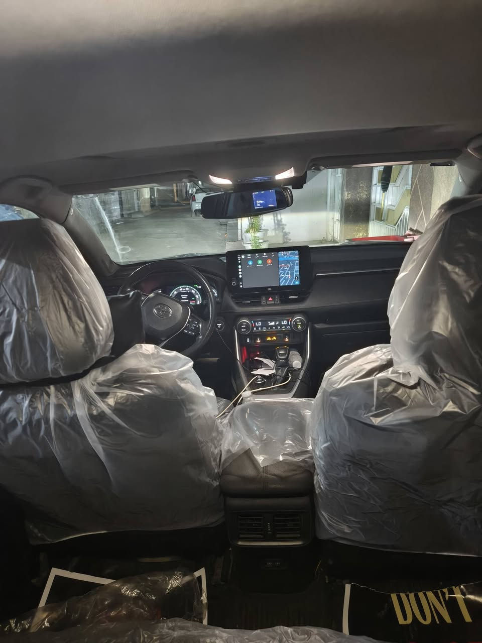 للبيع تويوتا رافور هايبرد 2023
TOYOTA RAV4 XSE Hybrid 
السعر ١٩٠
✅️ موديل 2023
✅ وارد أمريكي
✅ أعلى فئة XSE مواصفات 1/1
✅️ ممشى 25 ميل
المواصفات
▪️الون اسود ميتنايك
▪️ محرك 4 سلندر سعة 2.5 لتر هايبرد 
▪️بقوة إجمالية 219 حصان.
▪️ نظام دفع رباعي إلكتروني AWD.
▪️ ويل قياس 18 
▪️ إضاءة LED أمامية وخلفية كاملة.
▪️ مصابيح نهارية LED.
▪️ شبك أمامي وتصميم رياضي خاص بفئة XSE.
▪️ مقاعد جلد SofTex رياضية 
▪️ مقاعد أمامية مبردة ومدفأة.
▪️ مقاعد امامية كهربائية.
▪️خاصية الميمري لحفظ الوضعية.
▪️  فتحه سقف
▪️ دخول ذكي لجميع الأبواب.
▪️ عدادات رقمية حديثة.
▪️ كاميرا خلفية عالية الدقة.
▪️ باب خلفي كهربائي.
▪️ مثبت سرعة راداري ذكي.
▪️ نظام المحافظة على المسار.
▪️ نظام التحذير من التصادم الأمامي مع الكبح التلقائي.
▪️ مراقبة النقطة العمياء.

السيارة حادثها جاملغ وبنيد وشويه من الباب صبغ موضح بالمنشور  تعديل وصبغ بدون تبديل 

للتفاصيل اكثر اتصل 

رقم  : ***********
