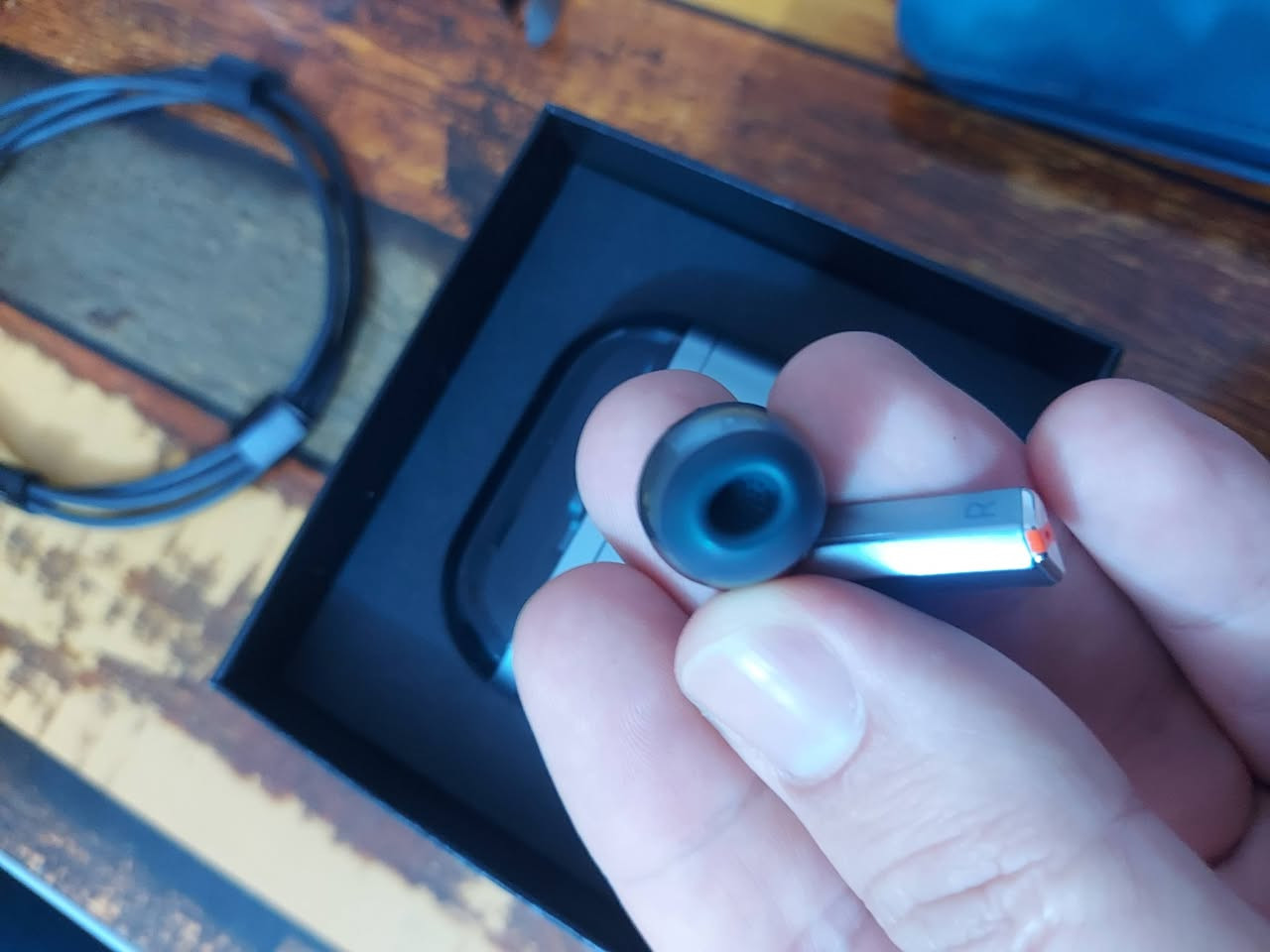 Samsung galaxy buds 3 pro
مستعملة نظيف اصلية بيهة بس اثار استخدام مبينة بالصور بسبب الحركة 
الباتري ممتاز عزل الصوت كلش قوي اغراضهة كاملة 
السعر ١٥٠ الف بيهة مجال 
مكاني بغداد الدورة 

***********
