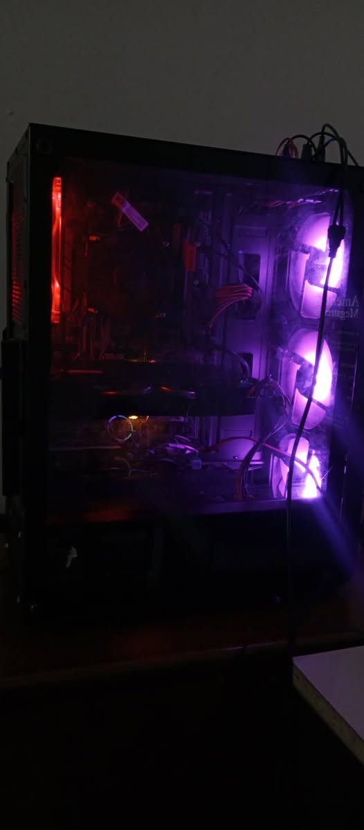 سلام عليكم تجميعه المواصفات 
i7 6700 
rx 580 8g 2048sp 
ssd 256
HDD 500
رامات 8gDDR4
ملاحظه التجميعه جانت تشتغل طبيعي على رامات 16 2*8  بس ضلت ما تعرض صوره بس على رام 8g 1*8 اتوقع منافذ الرامات المهم أنه ابيع على هل حال تشتغل طبيعي على رام 1*8 وانطيك الرام الثانيه 8g يعني يصيرن 16g 
الكيس 4فانات 3 شغالات و وحده بس الضوء شغال 
السعر 375 بي مجال  

رقمي *********** 

مكاني بصرة كرمة علي توصيل ماعندي
