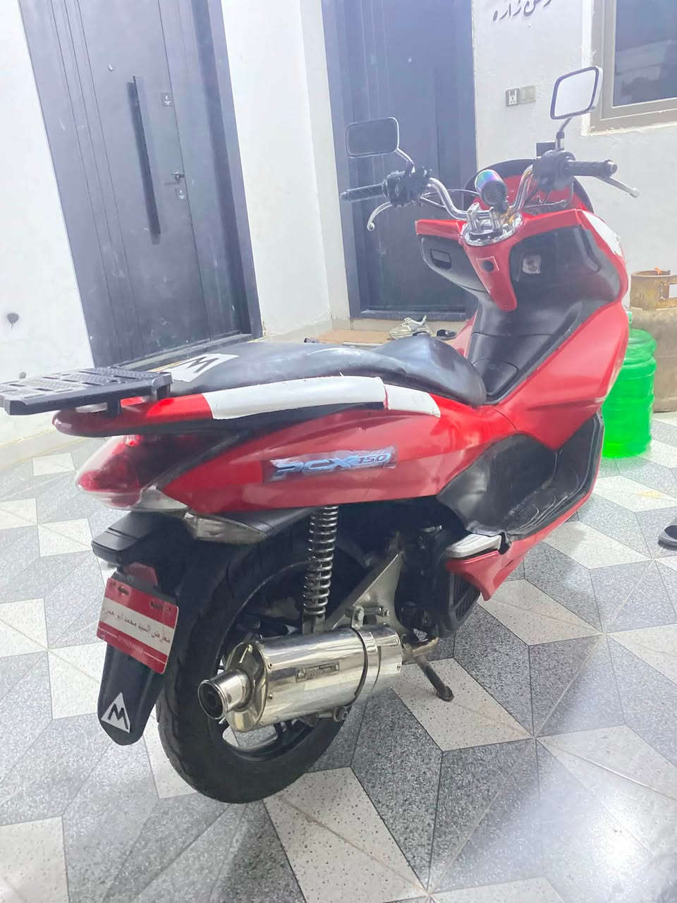 للبيع او مروس شعندك نزل حسب القناعة دراجة pcxجيل اول مكينة 150والنضافة مثل ماموضح بيهة اشخوط بسيطة بس الدراجة مصبوغة الموقع ديالى بعقوبة حي الجامعة للستفسار اكثر ***********

