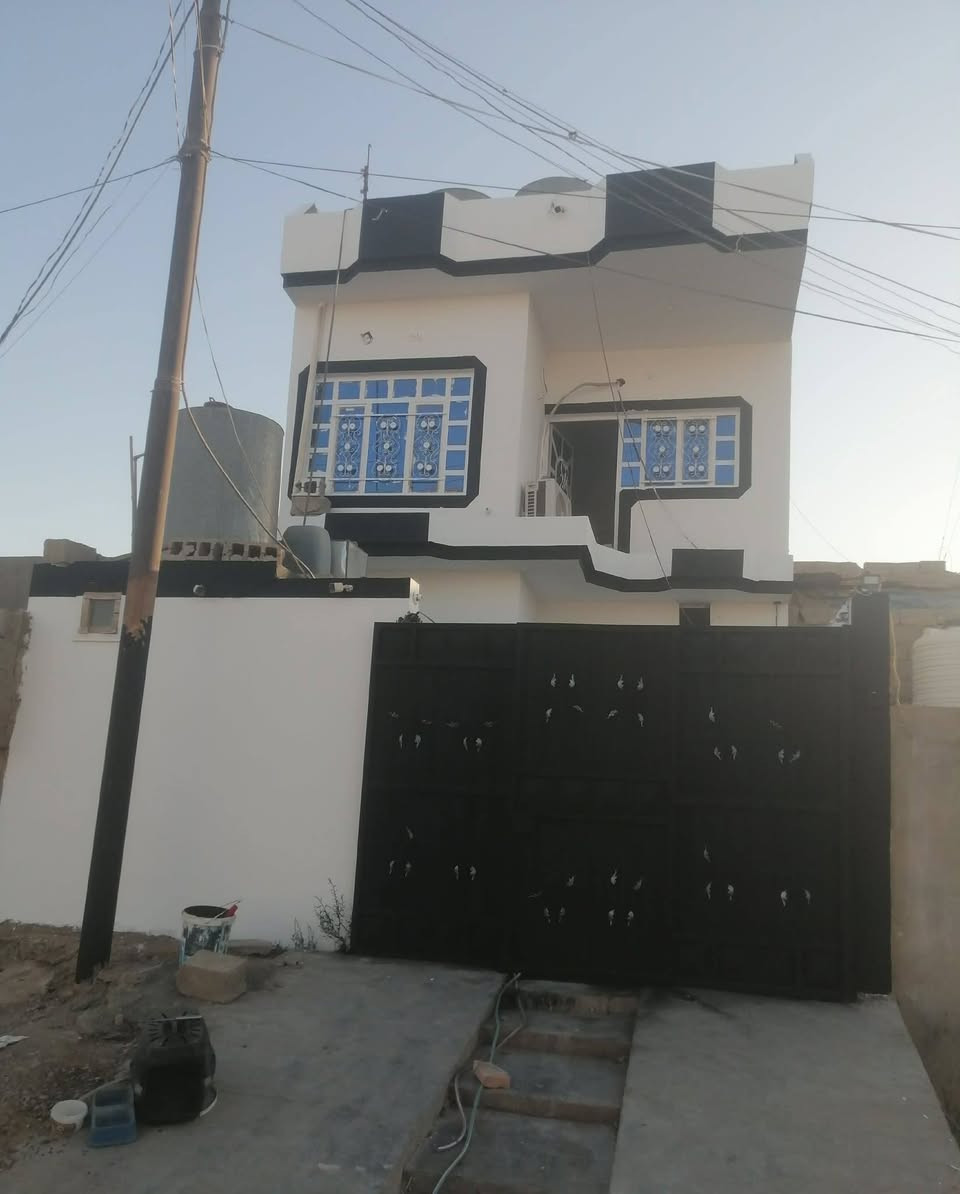 🏡 دار طابو للبيع 🏡
📍 حي الطين / فرع أسواق خالد جميل
📐 المساحة: 115 م²
🟢 الطابق الأرضي:
• استقبال
• مطبخ
• هول داخلي
• حمام
• غرفة نوم
• درج للطابق الثاني
🔵 الطابق الثاني:
• 3 غرف نوم
• هول
• حمام ومرافق مشترك
• درج يؤدي إلى البيتونة
🟣 البيتونة:
• القياس 5 × 5 م
✅ ملاحظة: البيت من الداخل صب وليس كاشي.
📞 للاستفسار: ***********
