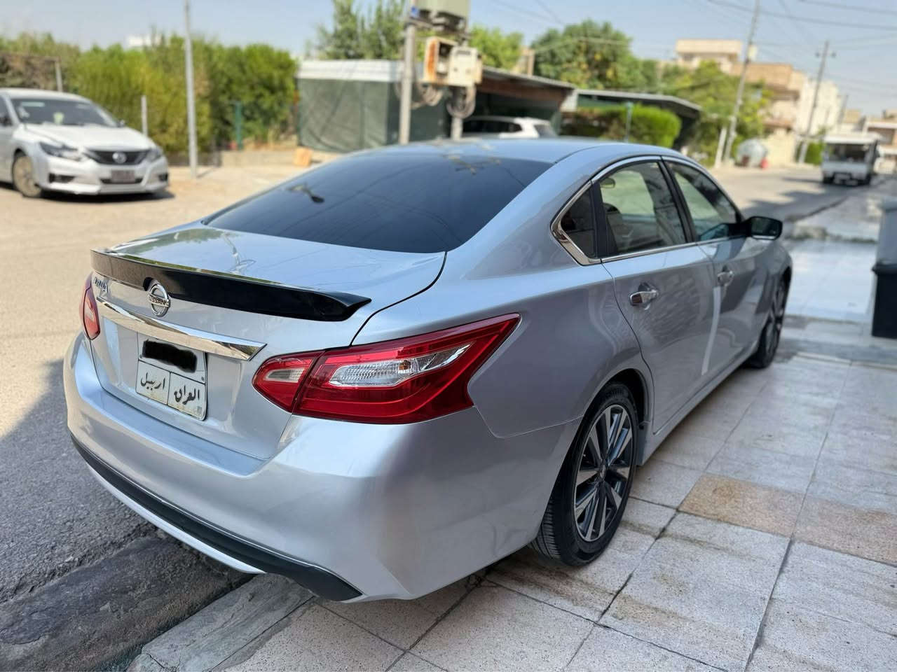 نيسان ئالتیما ٢٠١٧ 

گێر و مەكینە تەبرید بەردی گزۆز بەشەرت 

بۆنیت و چاملغ سبوغە رسمی سۆنەرم داناوە 

فەحس و هەزە نوێیە بەناوی خۆمە 

سیارەكە جائزە ٩٨ هەزار رۆشتوە ئێرباگ تەنها سوكان 

سعری فرۆشتن ١٠٧ ورقە مەجال 

            .***********. أربيل, العراق
