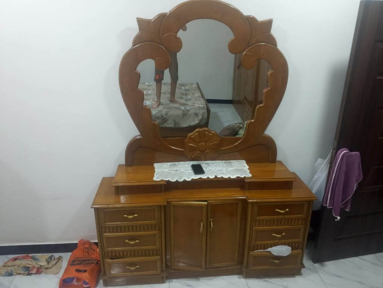 غرفه نوم كبيره كدامك الصور كلبي لاستفسار لاتصال عل رقم السعر 1300 كلبي لاستفسار لاتصال عل رقم ***********
