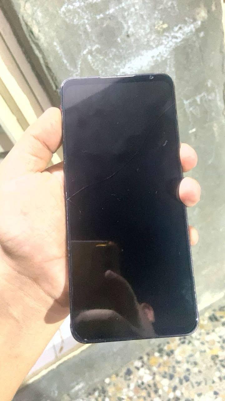 السلام عليكم المو شراي ليتعبني فدوه
ريد مجك 6s للبيع 
الجهاز مواصفاته
المواصفات البارزةالشاشة: قياس 6.8 إنش من نوع AMOLED وتدعم معدل تحديث فائق 165 هرتز.الأداء: معالج قوي من كوالكوم (سناب دراجون)، مصمم خصيصاً لتشغيل الألعاب الثقيلة.التبريد: مروحة تبريد داخلية مدمجة لتقليل حرارة الجهاز أثناء اللعب الطويل. 
مع شفتات خارجيه ملمس خرافي
الجهاز بي فطر بشاشه ممبين ولا ماثر 
مكاني بغداد ماعندي توصيل
***********
سعره 300
