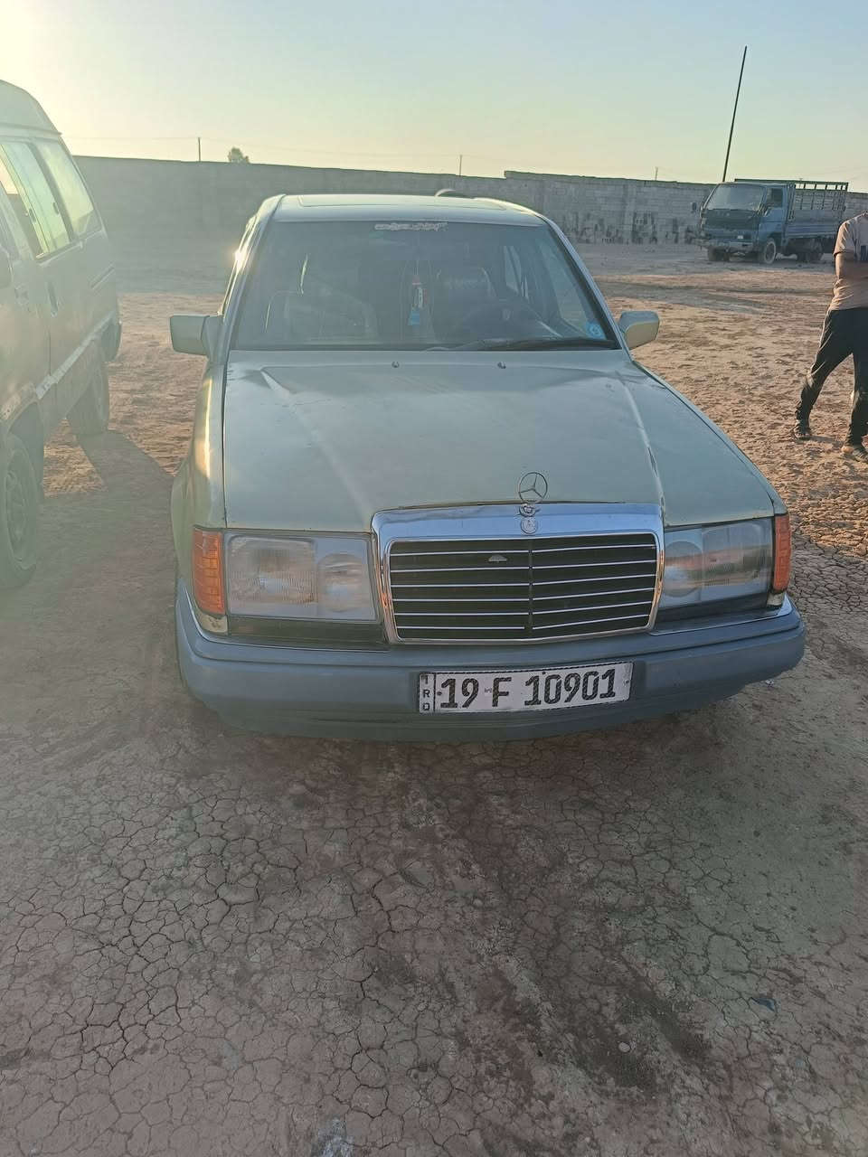 مارسدس دب موديل 85سياره كامله كير مكينه بطه مكفوله كفاله عامه سنويه لل 31 السعر 35 ورقه وبيه مجال شي قليل مكاني ديالى ***********
