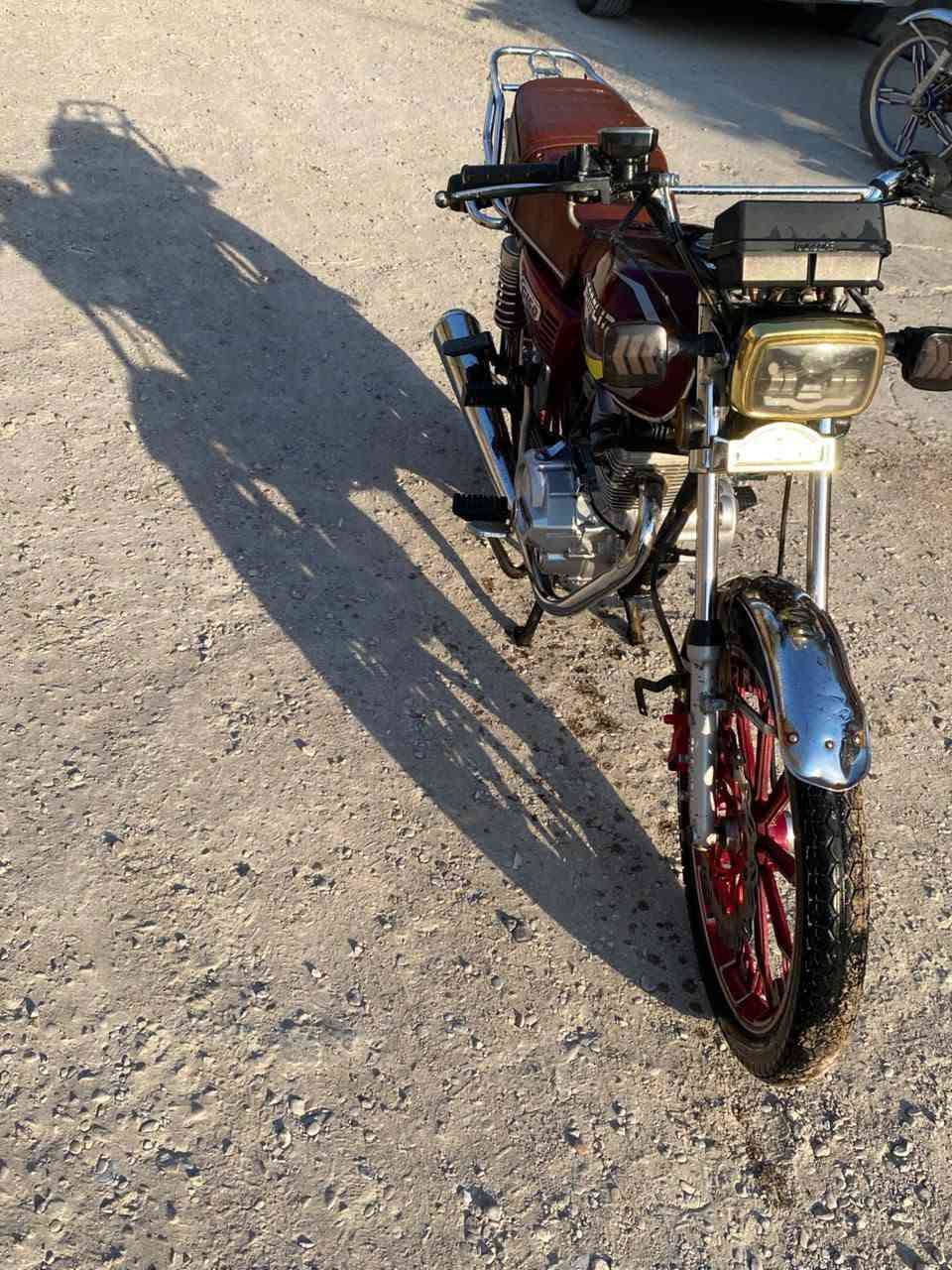 السلام عليكم ورحمه الله وبركاته 
دراجه سيفان 24  للبيع  
محرك حجم 150 كهربائيات كلها شغاله مابيها أي نقص 
السعر 575 وبيها مجال بسيط 
رقم الهاتف ***********

