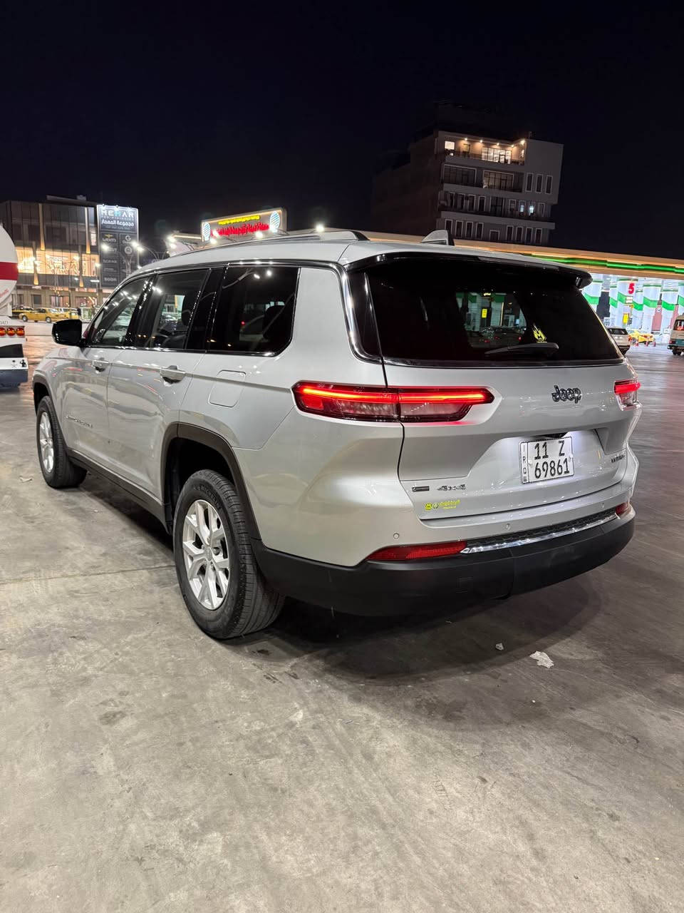 .
السلام عليكم 
جيب كراند شيروكي ٢٠٢٣ L
مكينة 6 سلندر 3600
بدون حادث بدون ايرباك بيها سرقة بابين جهة اليمين 
و راجعات نفس اللون بدون قطرة صبغ بدون ايرباك بجم كبس و السيارة مغلفة ppf يم مركز منتظر الاسدي ضمان ١٠ سنوات فئتها لمتدد فول قمارة حديد 
المواصفات 
لد نهاري 
بصمة دخول ذكي 
مري كهرباء + اشاير بالمري 
رادار جانبي نقطة عمياء + هيتر بالمري 
ويل كب ١٨ 
حساس خلفي 
تحكم ستيرن 
رادار تحديد مسار 
شفتات ستيرن 
مراية اوتو دم 
مقاعد جلد + كهرباء + خزن ميموري 
٣ قطع تبريد 
تدفئة مقاعد + تدفئة ستيرن 
شاشة كبيرة 
كامرة خلفية دوارة 
كير ماوس ٨ نمر 
هاند بريك كهرباء 
اوتو هولد 
درايف مود 
مقاعد خلفية ملكي منفصل 
منافذ شحن tip c + usb
جنطة كهرباء 
وباقي المواصفات المعروفه 
السيارة جديدة ماشية ٨٠  الف كيلو 
صدر كير مكينة كهربائيات تبريد كله كفالة شرط الفحص 
السيارة بأسمي تحويل ثاني يوم 
مكانها الكرادة بارك السعدون 
السعر 280 و بيها مجال للشراي

‭***********‬ بغداد, العراق
