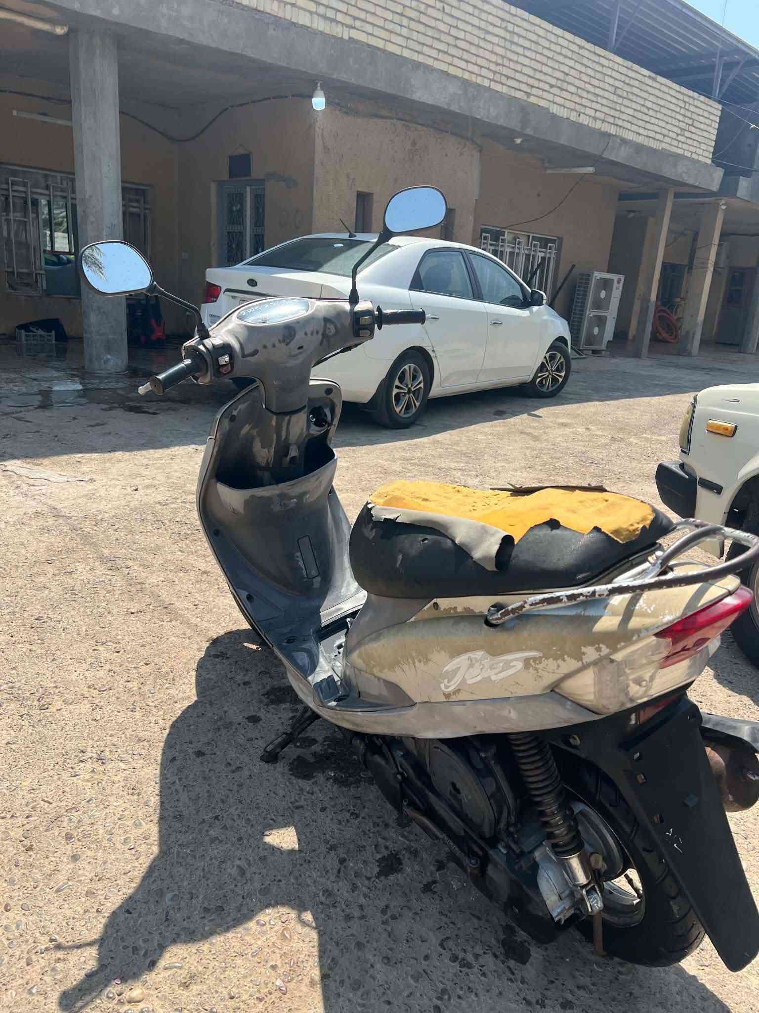 سلام عليكم شباب عندي دراجه ماكس منغولي كلشي بيه بلادي اي شي بيه بلادي وماامفتوحه أصلن تجي تفحص براحتك واليعجبك هم السعر 650وبيه الرقم بيه واتساب ***********
