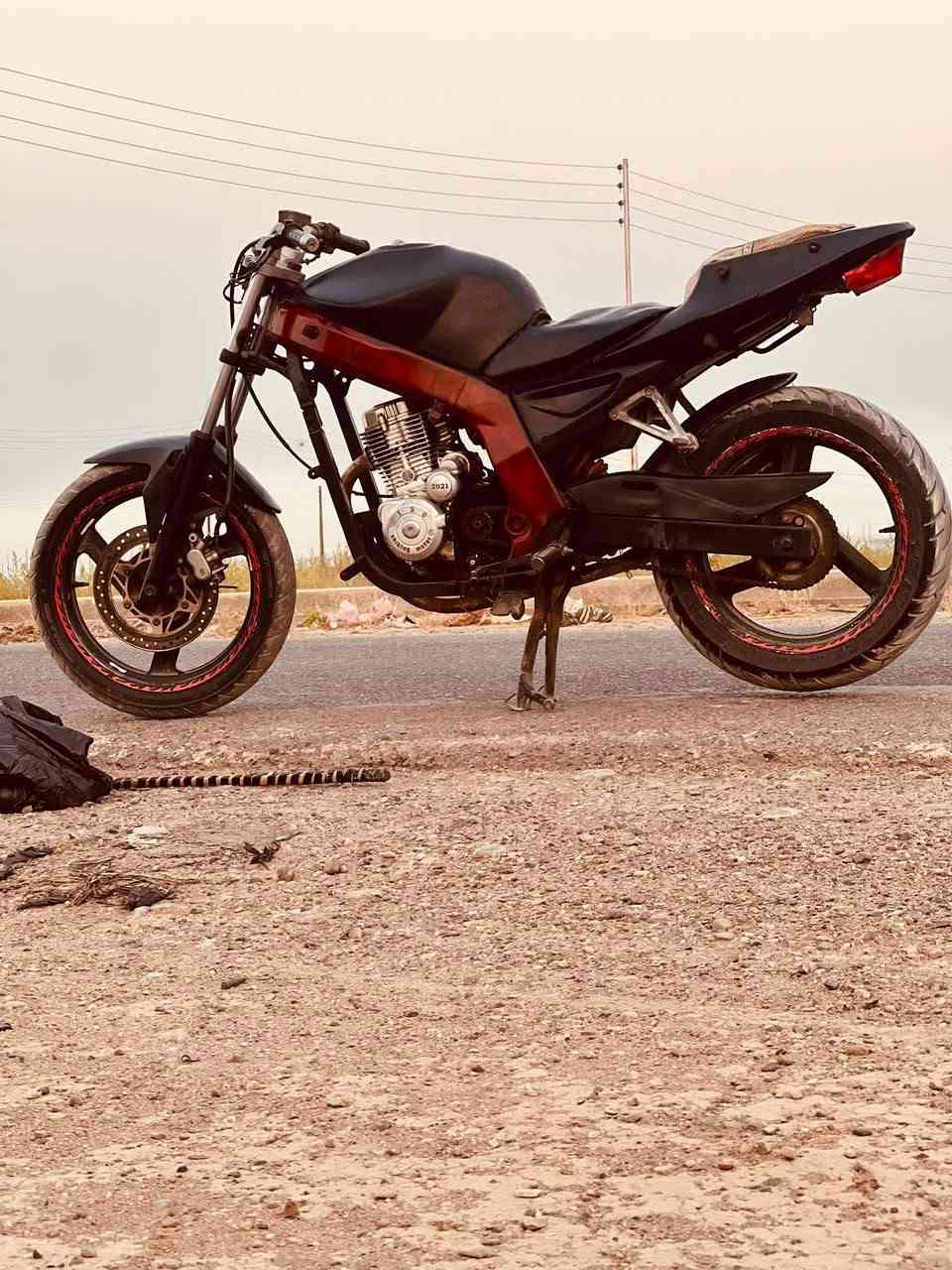 السلام عليكم 🌹
🚲 دراجة كاوسكي للبيع – موديل 2002

💰 السعر: 300 ألف دينار عراقي
📌 بيها مجال بالبيع للجادين.

الدراجة مناسبة للاستخدام اليومي، والبيع مباشر.
🔥 السعر مناسب والفرصة حلوة، والجاد يتواصل ويشوفها على الطبيعة.

📞 للتواصل واتساب: ***********
📍 العنوان: بغداد – سبع قصور
